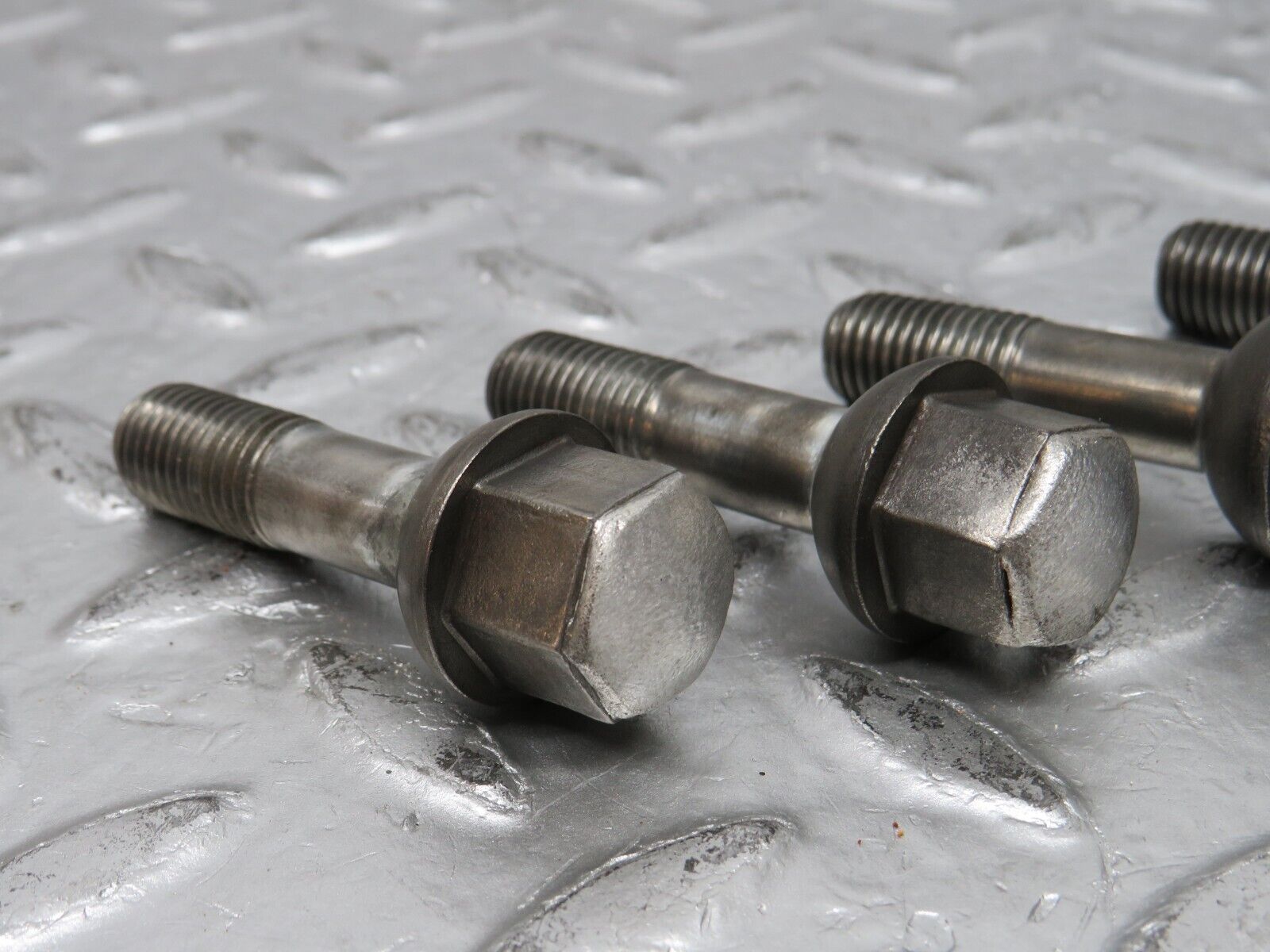 32638 Mercedes-Benz 5x Alloy Wheel Lug Bolt M12x1.5
