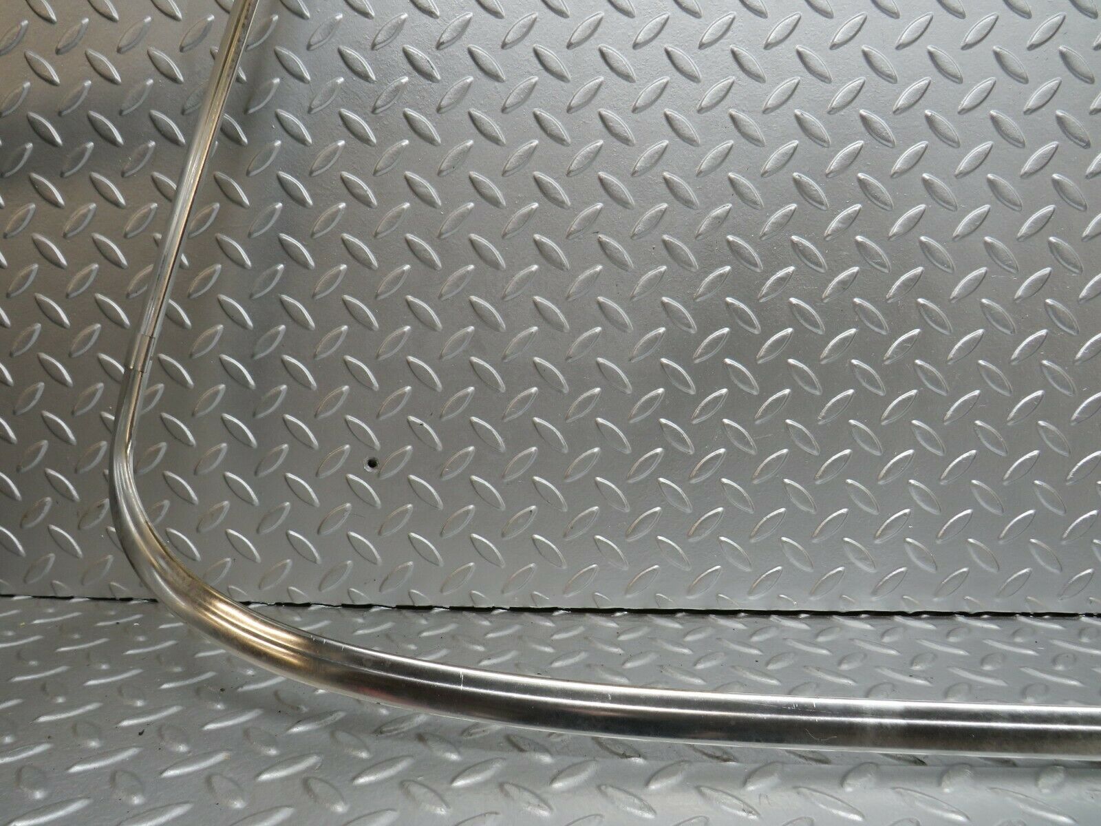 23404 Mercedes-Benz W116 350SE Front Windscreen Chrome Frame