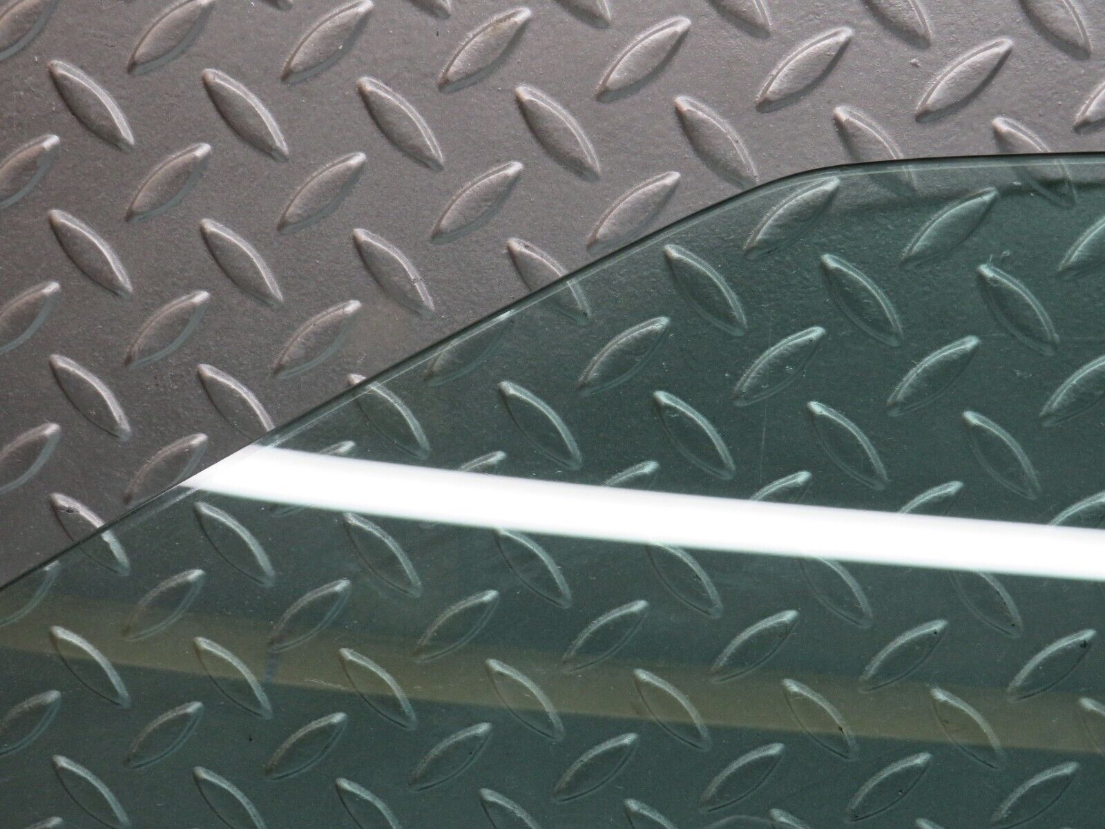 39665 Mercedes-Benz R129 320SL Coupe Left Door Window Glass