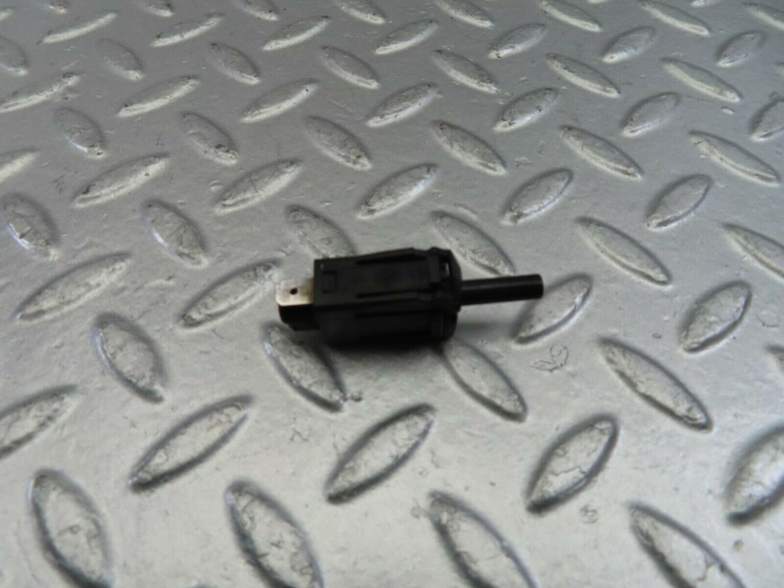 10736 Mercedes-Benz W123 230E door contact switch 0015458714