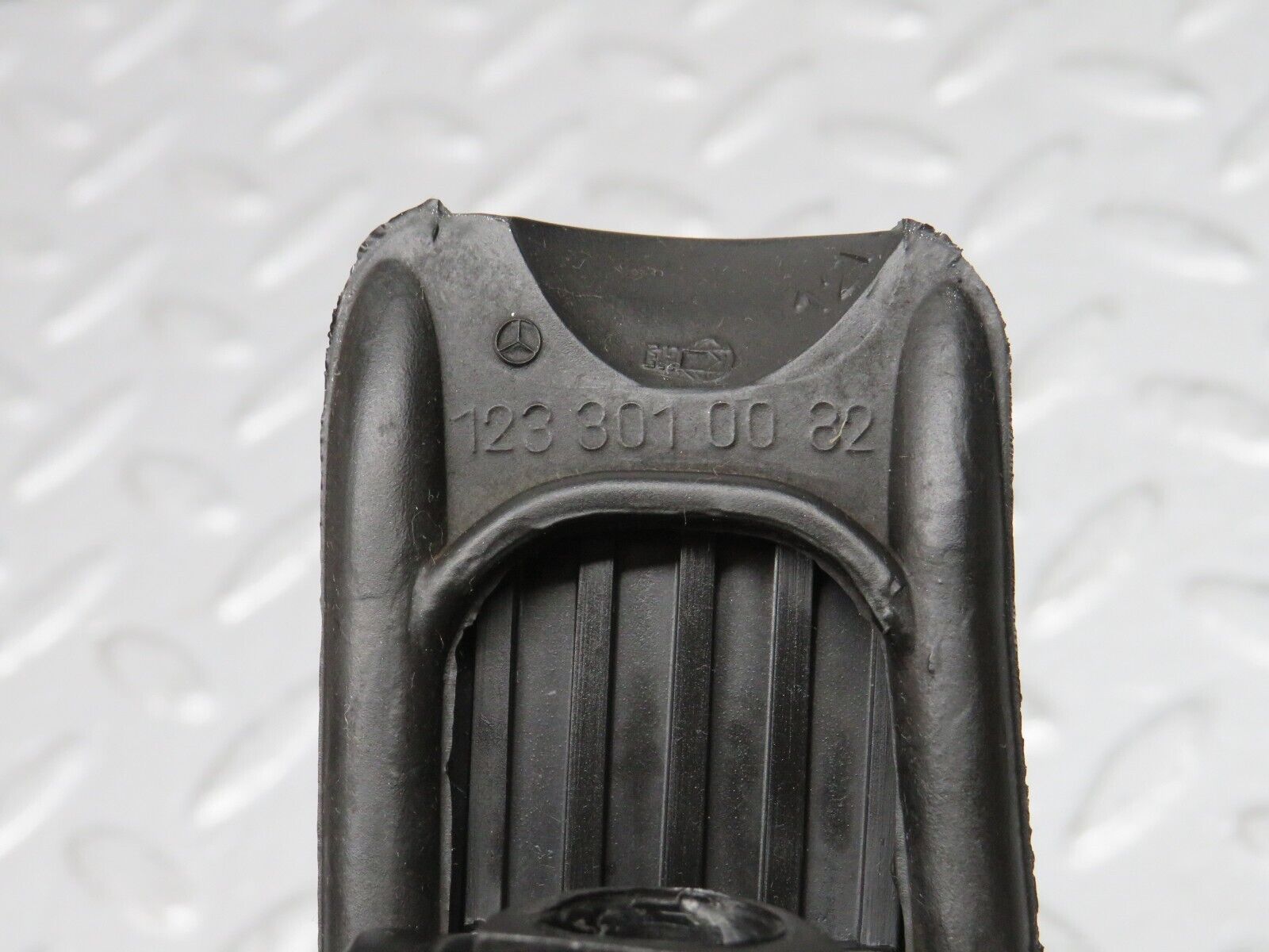 33148 Mercedes-Benz W124 Accelerator Pedal With Rubber 1263000504 1233010082