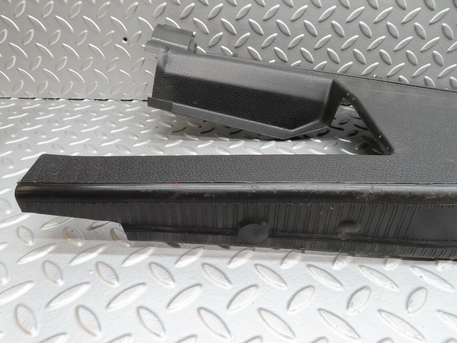 14563 Mercedes-Benz W201 190E Boot Rear Plastic Cover  2016940425