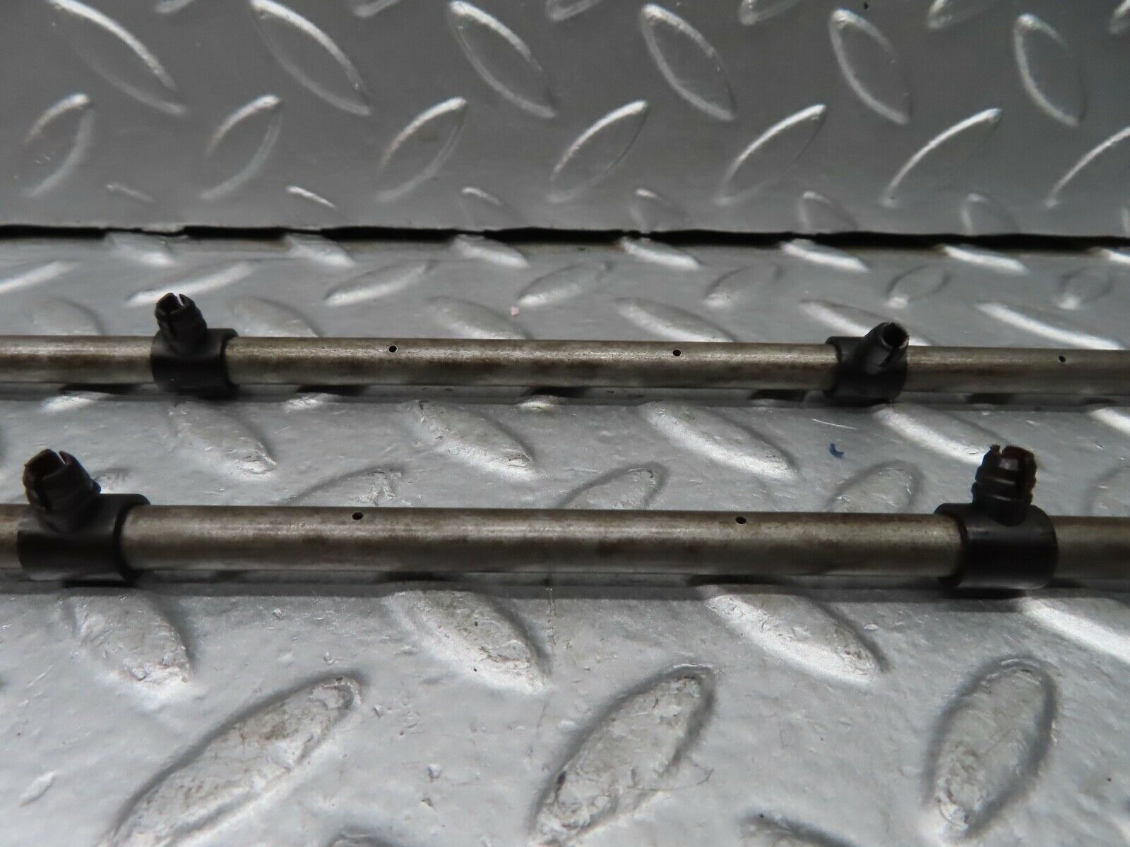 20705 Mercedes-Benz R107 450SL Camshaft Oil Tube