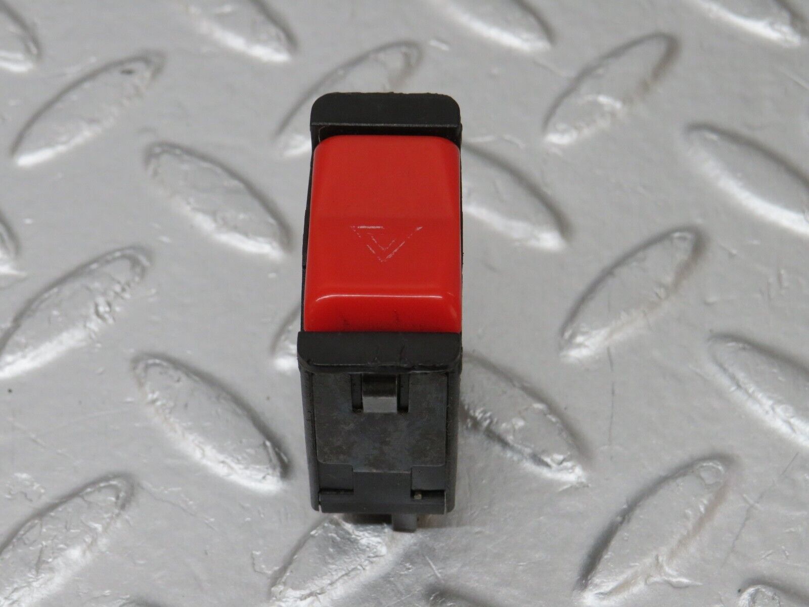 34619 Mercedes-Benz C126 380SEC Coupe Hazard Warning Light Switch 0008209010