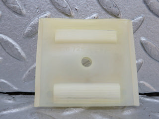 37816 Mercedes-Benz A124 320E Cabriolet Door Window Guide Bracket Plastic 2x 1267250897