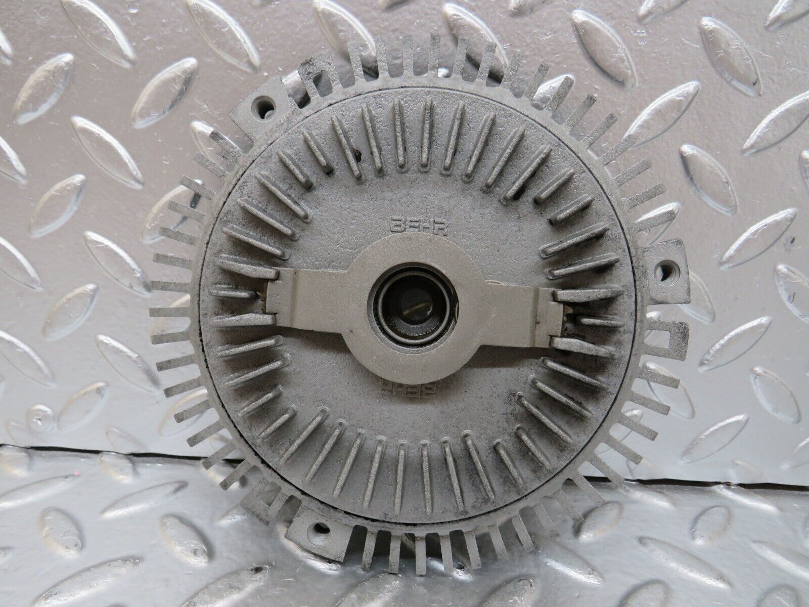 25366 Mercedes-Benz W201 190D Engine Cooling Fan Clutch Behr 65.306.13