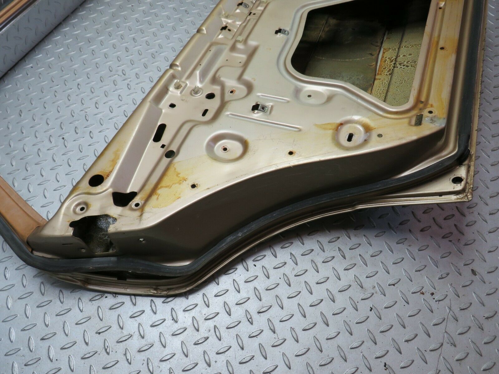 22108 Mercedes-Benz S123 280TE Wagon Rear Left Door