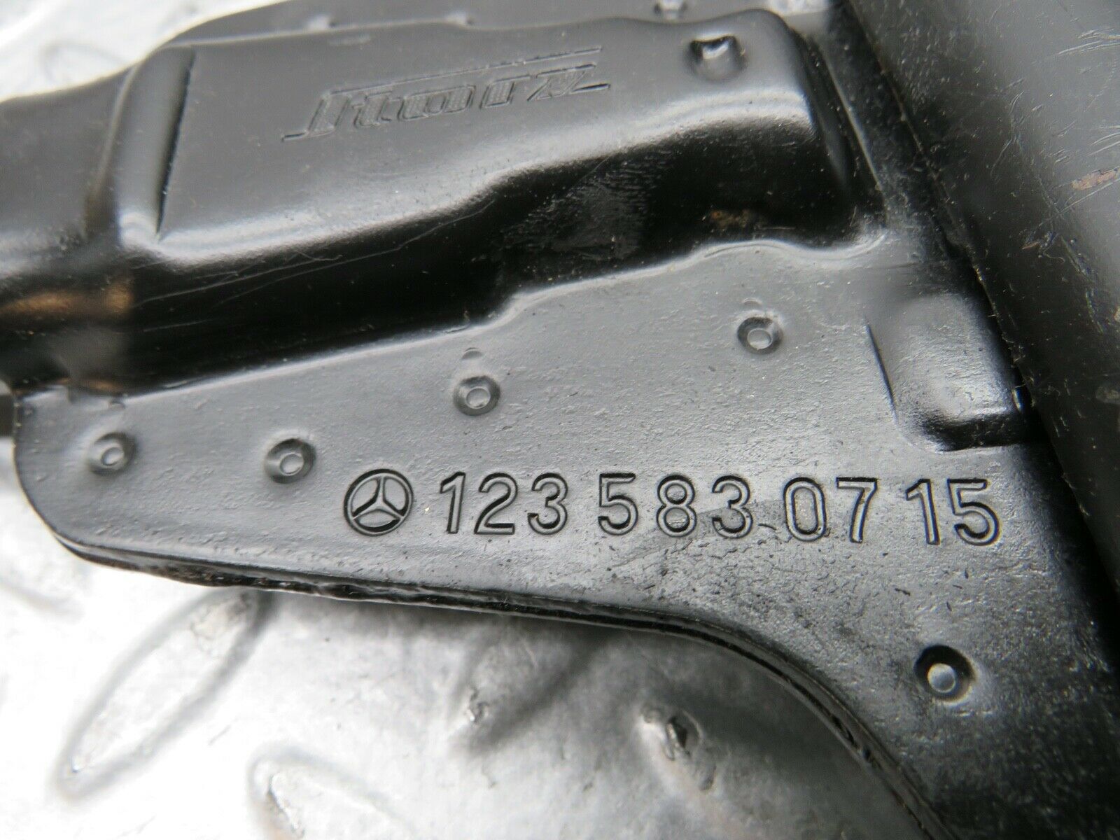 21783 Mercedes-Benz W126 300SE Car Jack 1235830715