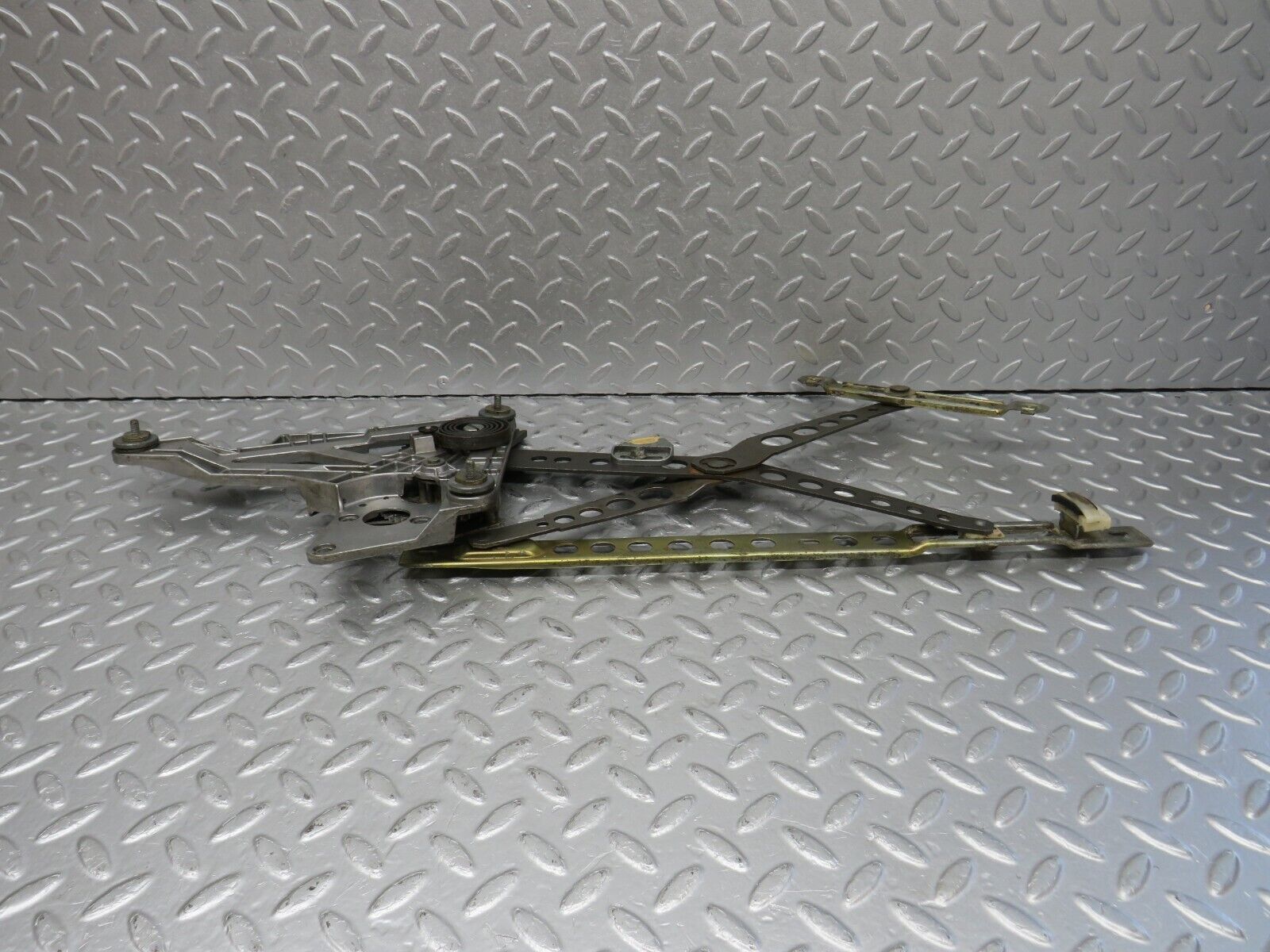 40606 Mercedes-Benz W123 300D Front Left Power Window Regulator 1237202746