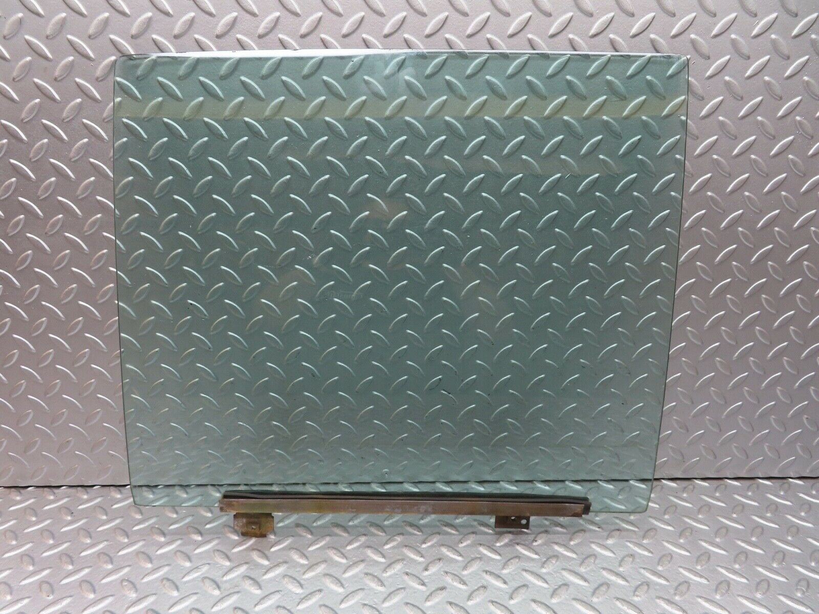 18812 Mercedes-Benz W116 Rear Right Door Window Glass