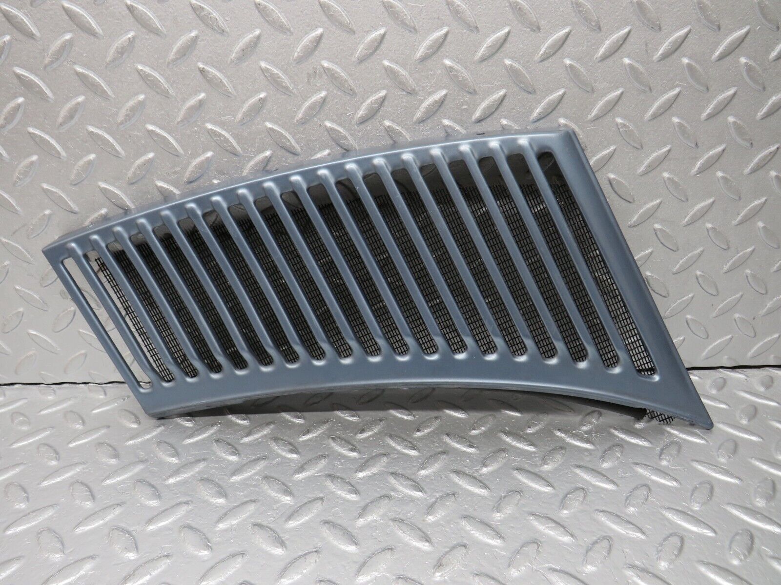 39082 Mercedes-Benz R107 500SL Coupe Air Intake Grill Right Side