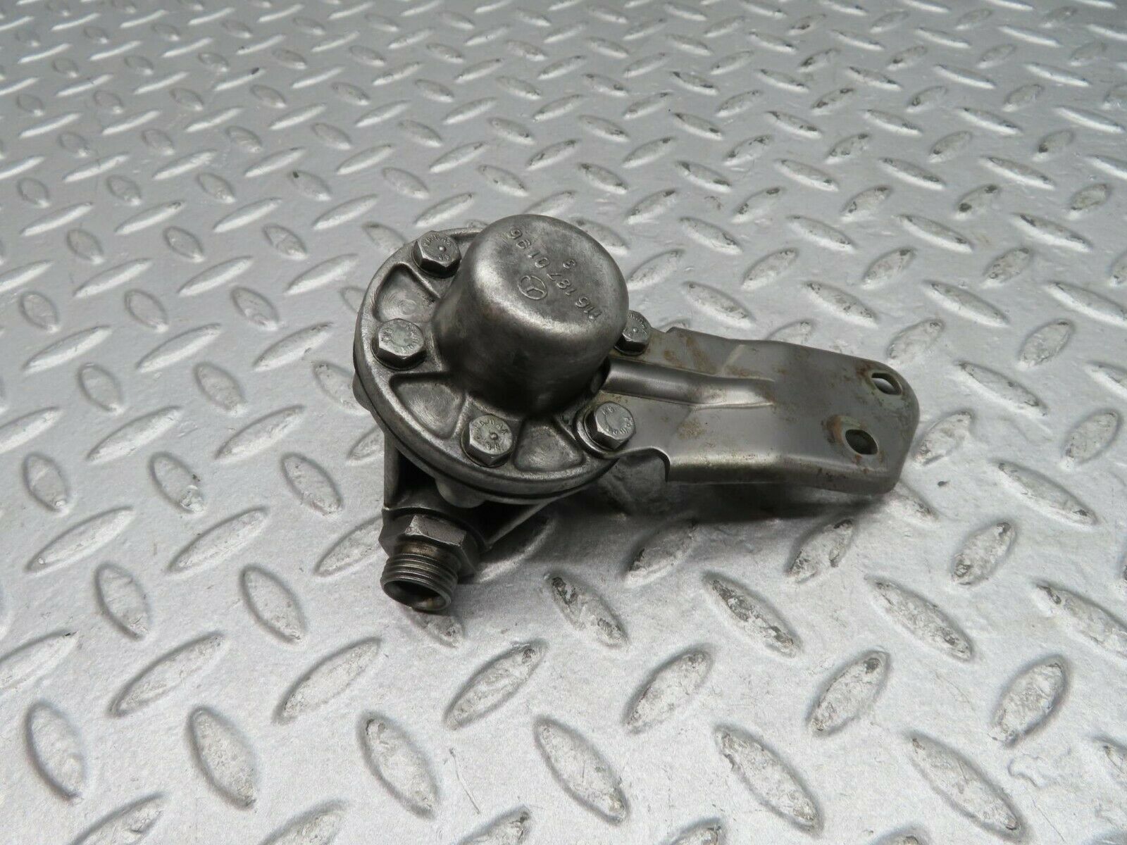 16670 Mercedes-Benz C107 380SLC Oil Pressure Damper 1161870494