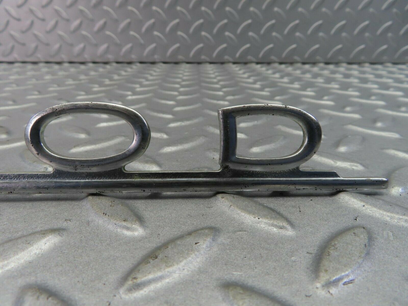 7880 Mercedes-Benz W115 220D Rear Trunk Badge Emblem