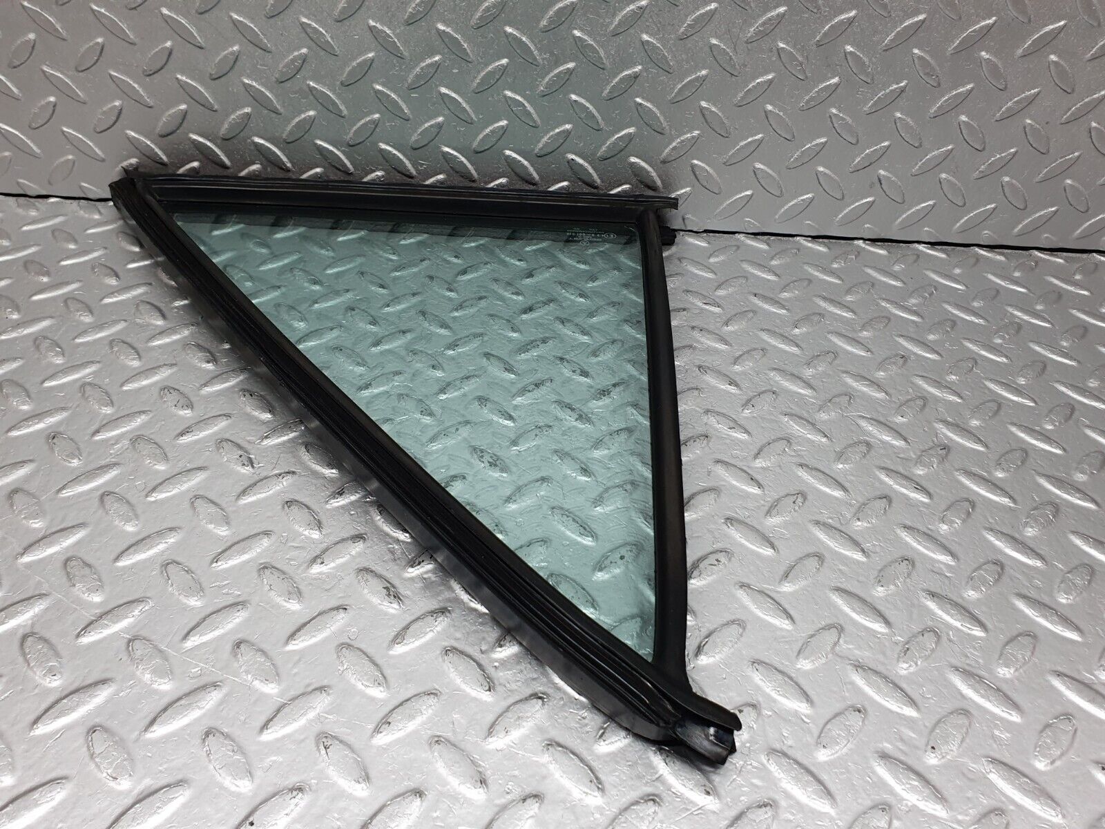 41130 Mercedes-Benz W126 300SE Rear Left Quarter Window Glass 1267350124
