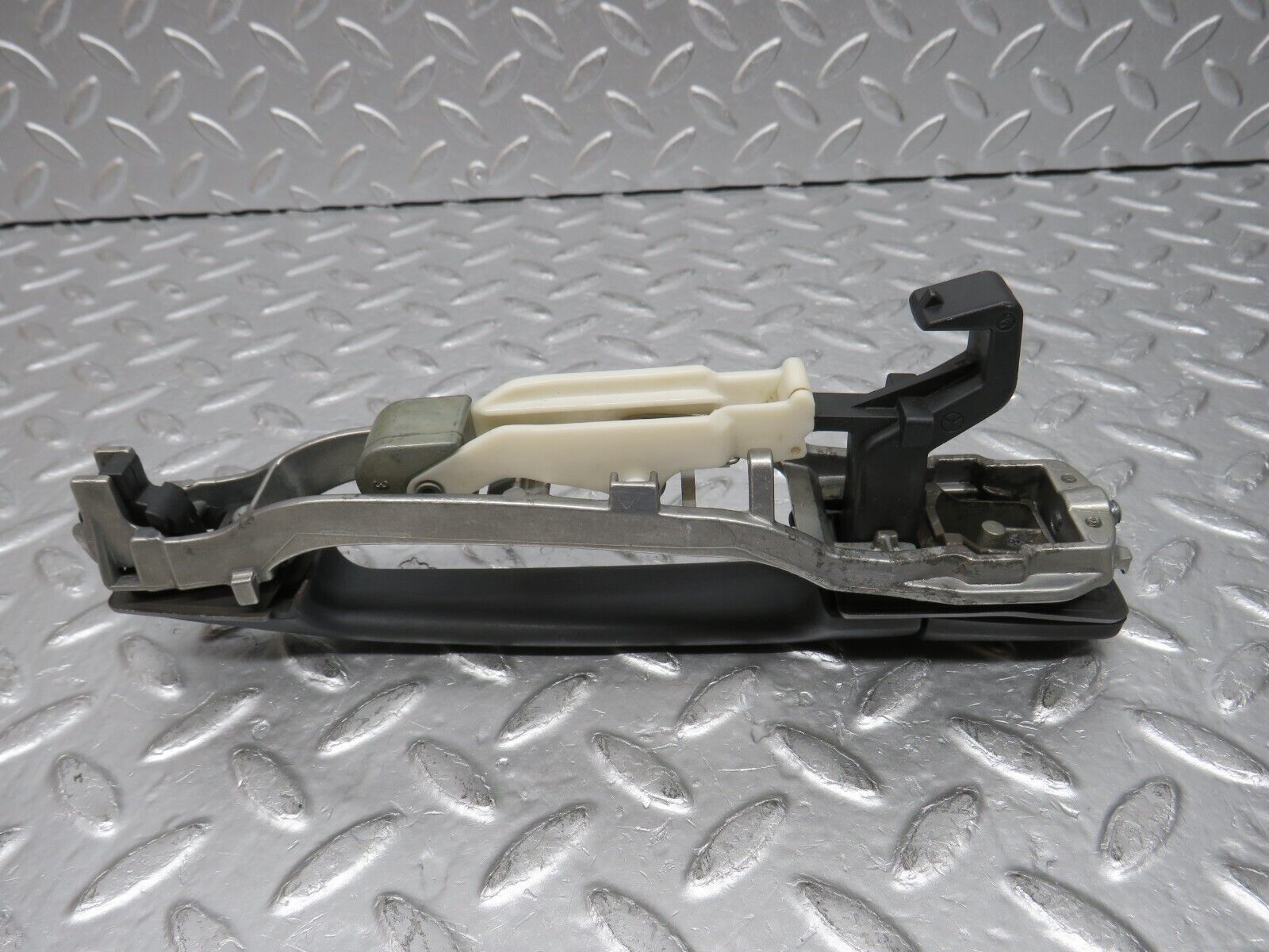 32457 Mercedes-Benz S124 300TE Wagon Rear Right Exterior Door Handle