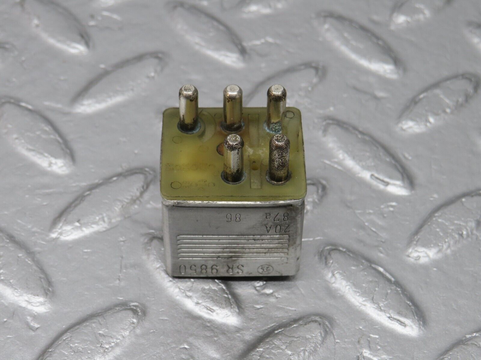 40687 Mercedes-Benz W123 300D Multi Purpose Relay 0015420219