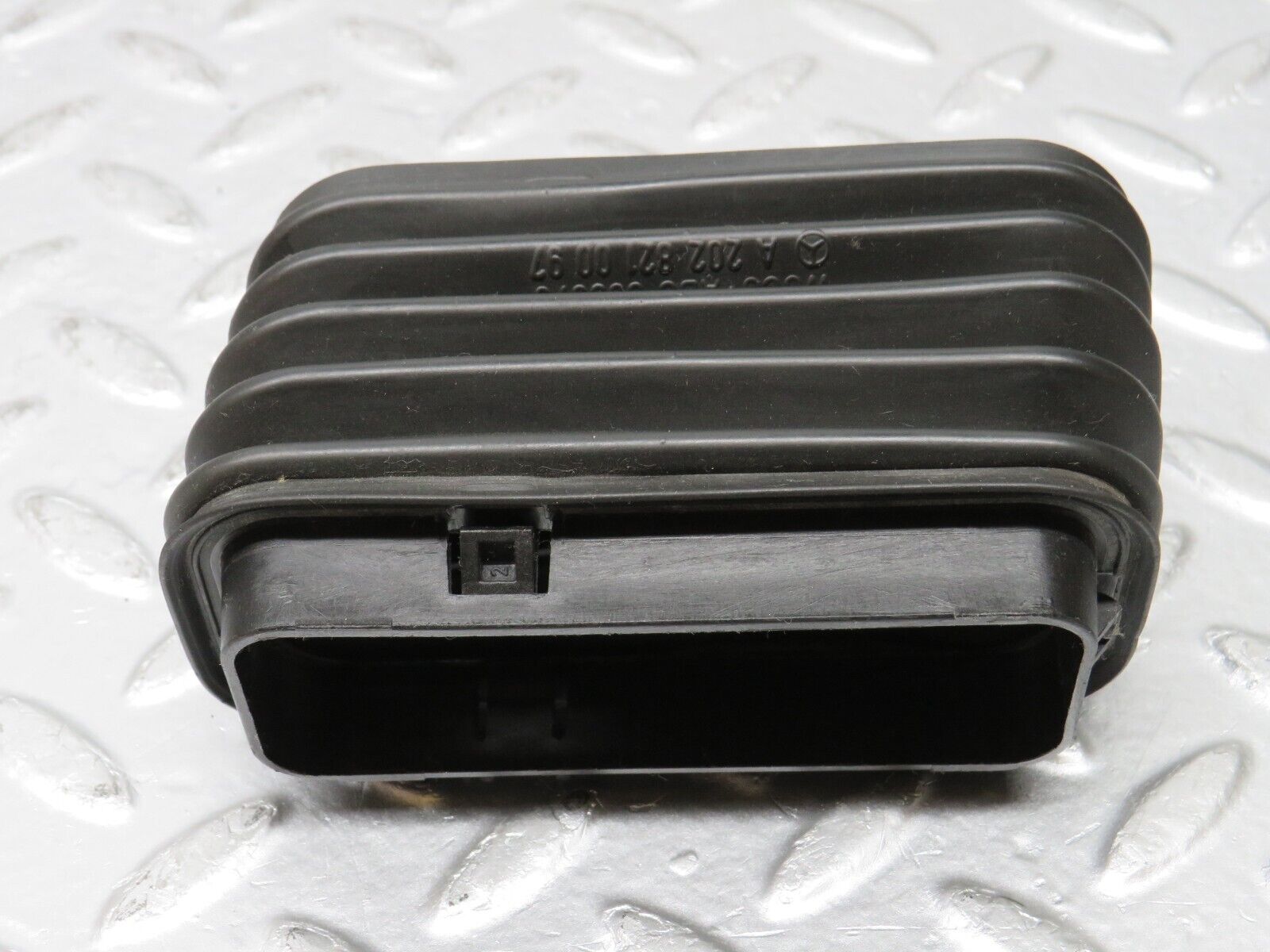 33456 Mercedes-Benz W202 C180 Front Door Wire Protector Rubber 2028210097