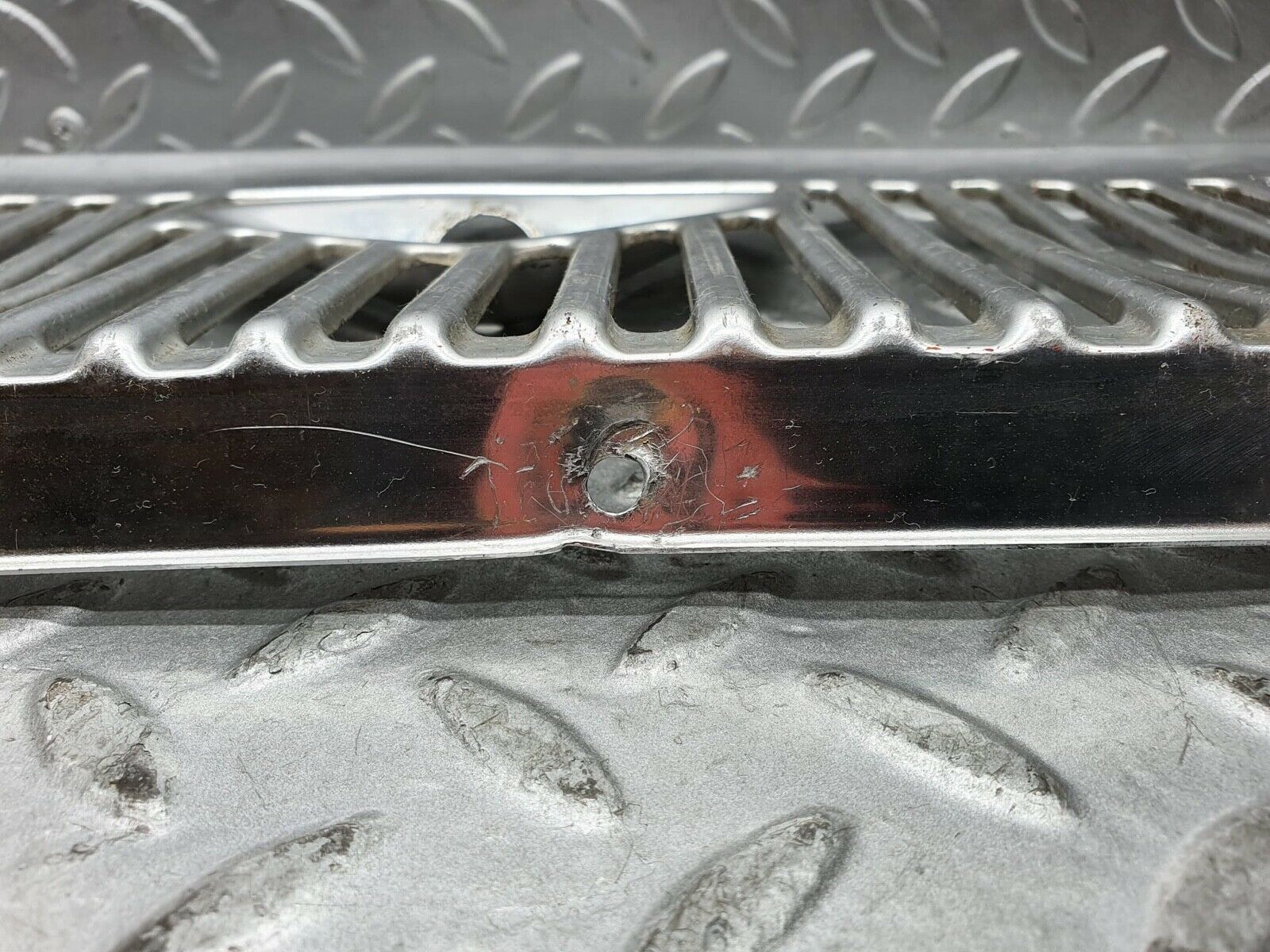 0160 Mercedes-Benz W116 350SE Air Intake Grill Chrome