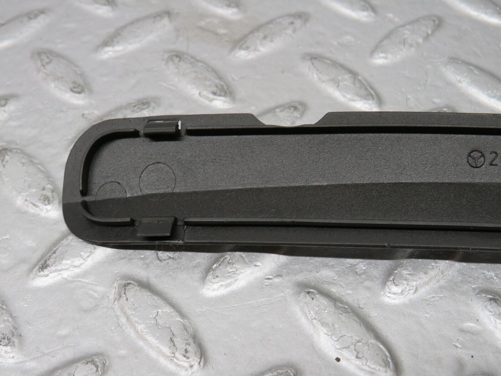 36689 Mercedes-Benz W201 190E 2.0L Windscreen Washer Nozzle Cover Trim 2018891325