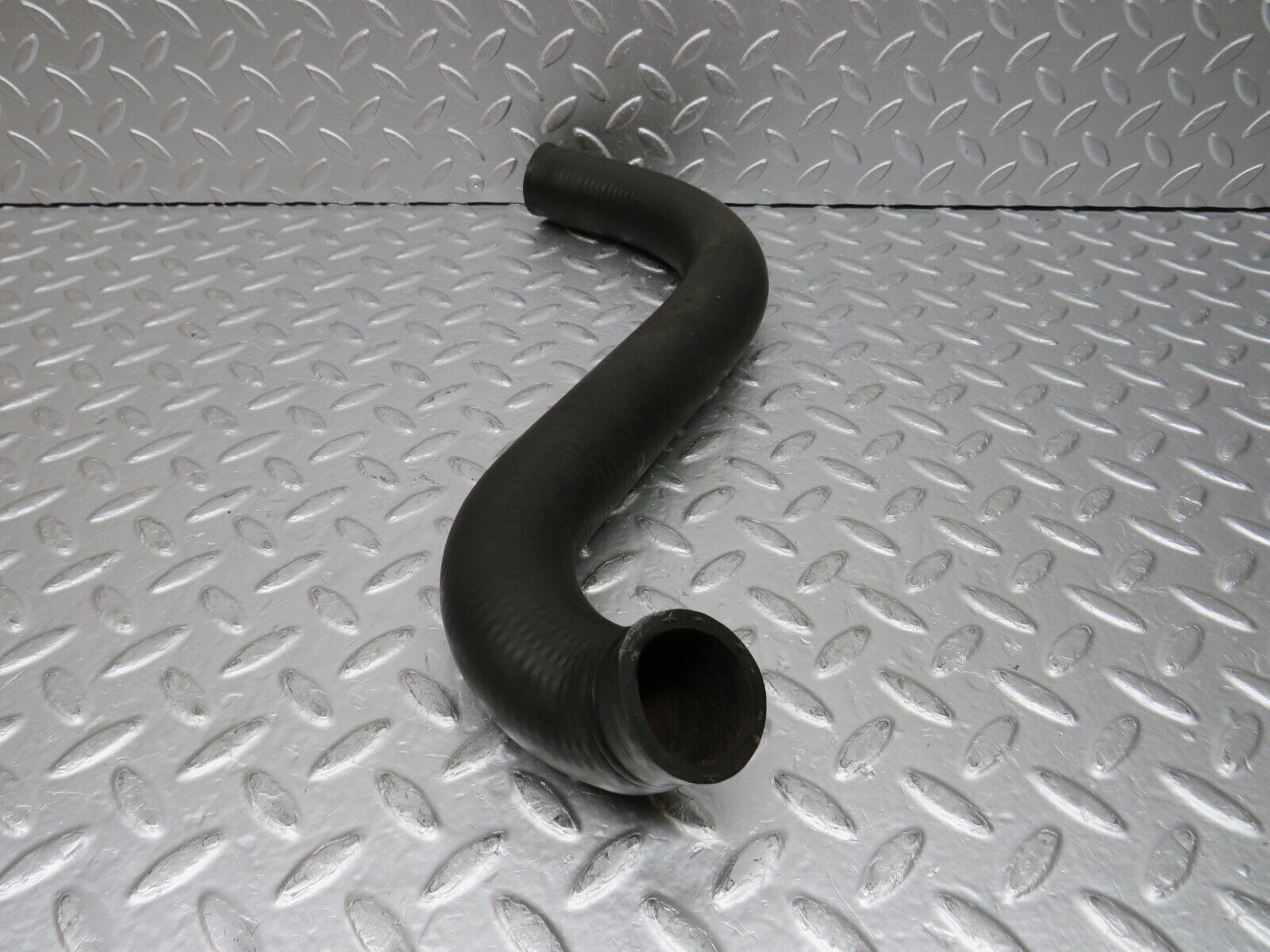 31061 Mercedes-Benz W123 200D Radiator Hose 1235010082