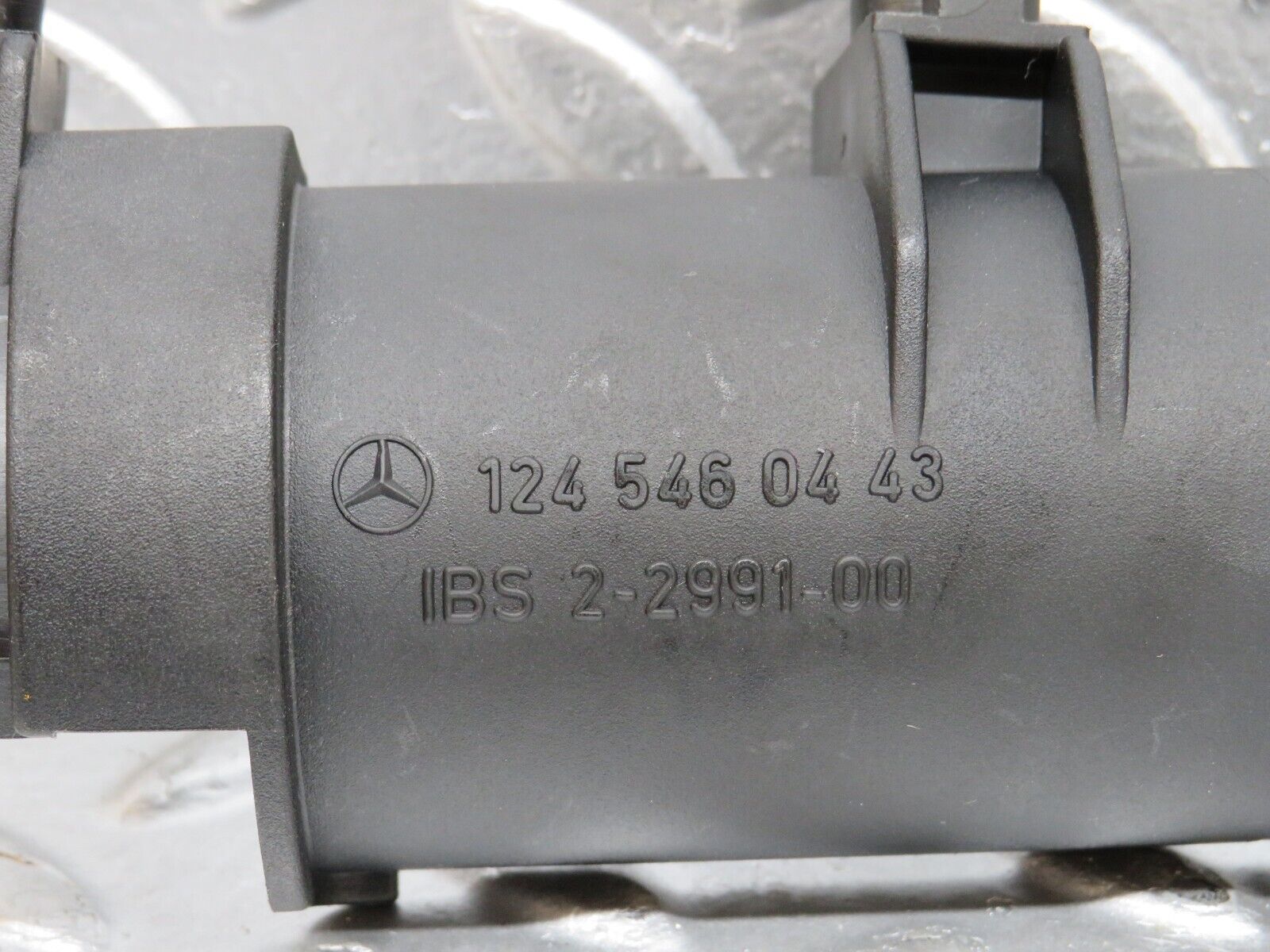 29363 Mercedes-Benz W124 230E Steering Column Cable Bracket 1245460443