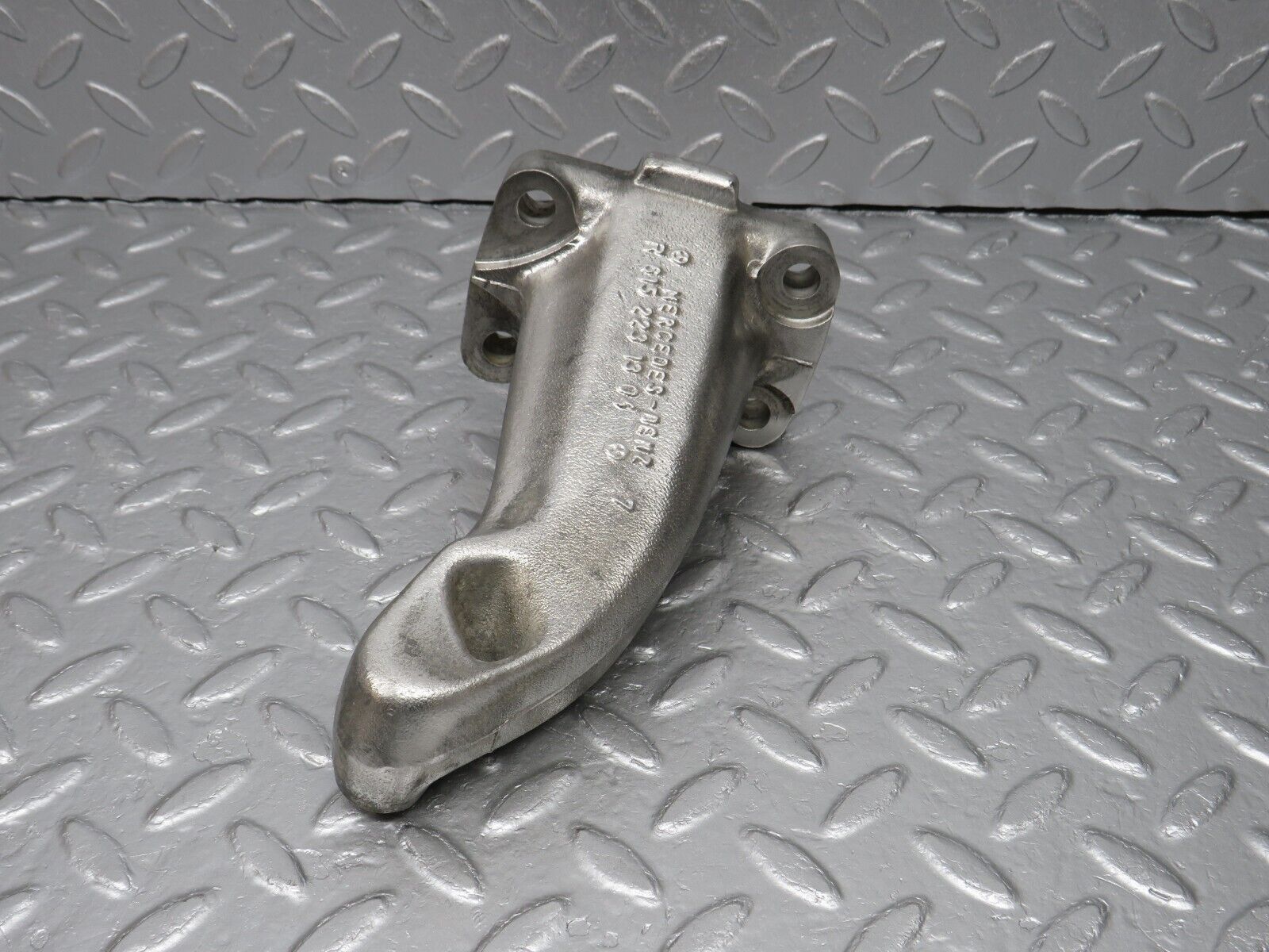 40655 Mercedes-Benz W123 300D Engine Mount Bracket Left Side 6152231304