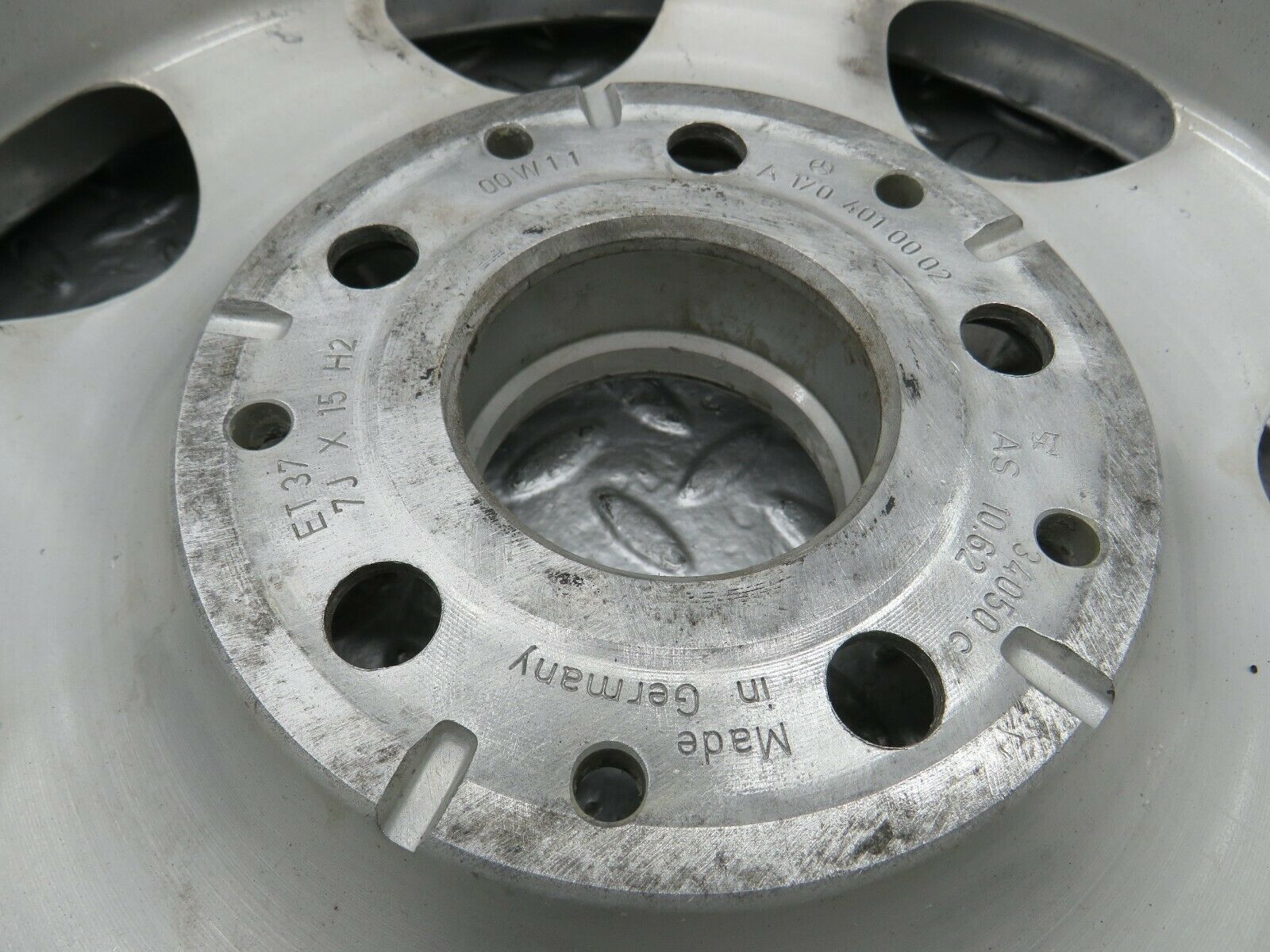22844 Mercedes-Benz S123 280TE Alloy Wheel 7Jx15H2 ET37 1704010002