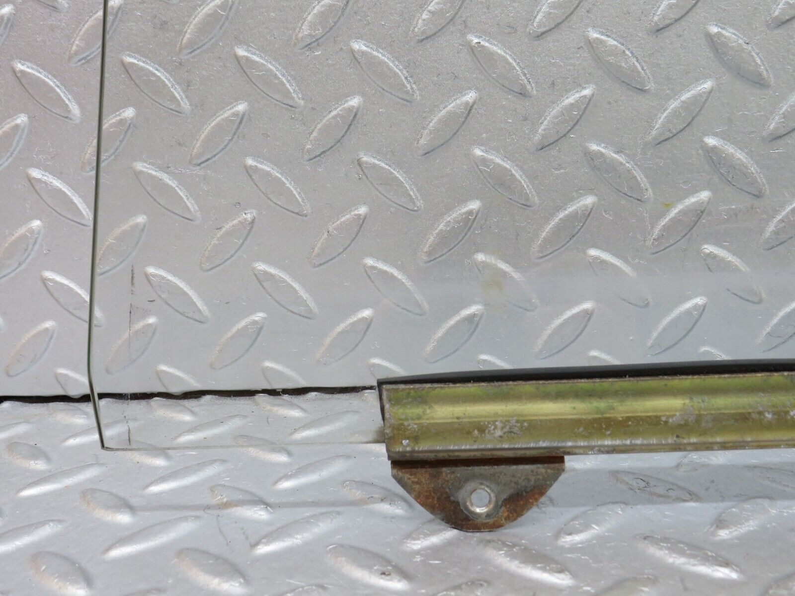 35874 Mercedes-Benz W108 Front Right Door Window Glass