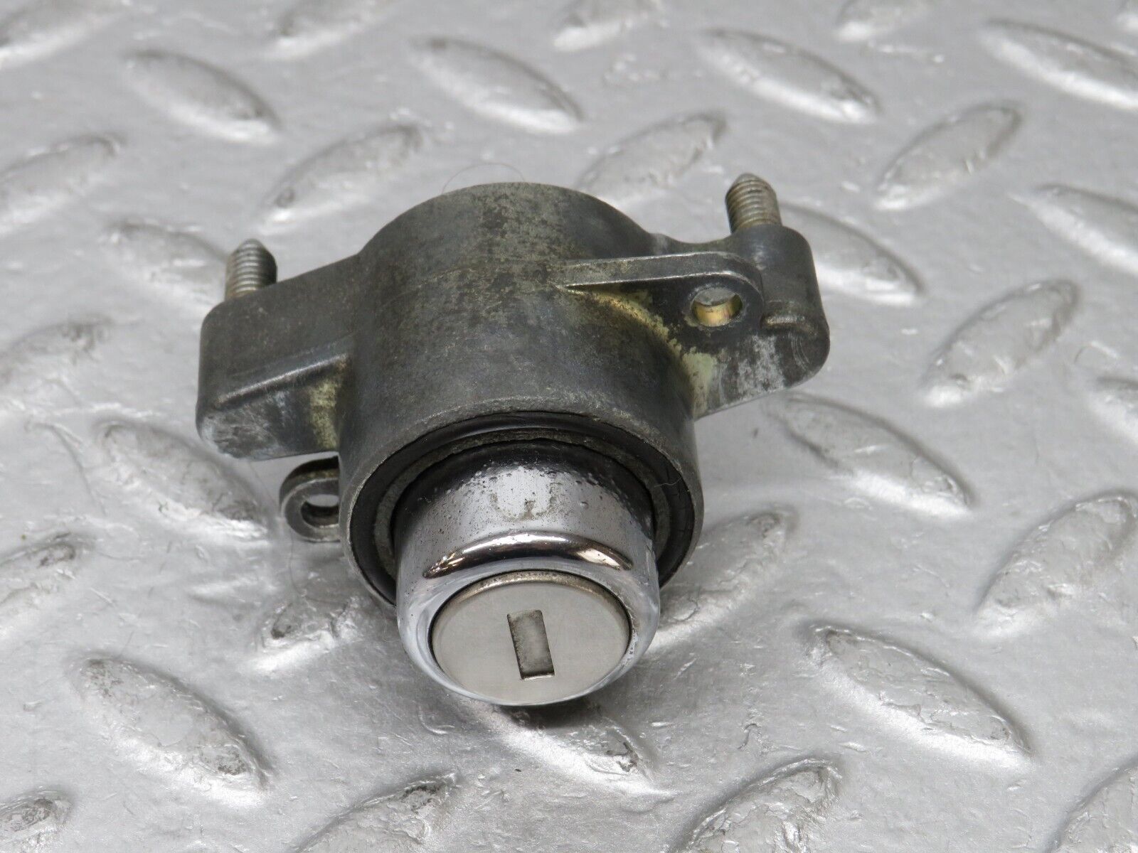 36074 Mercedes-Benz W126 420SE Trunk Lock No Key