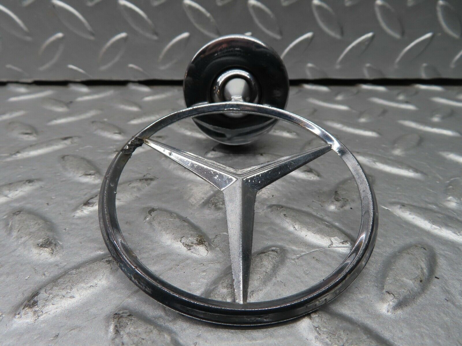 21544 Mercedes-Benz W126 300SE Front Badge Emblem 1238800086