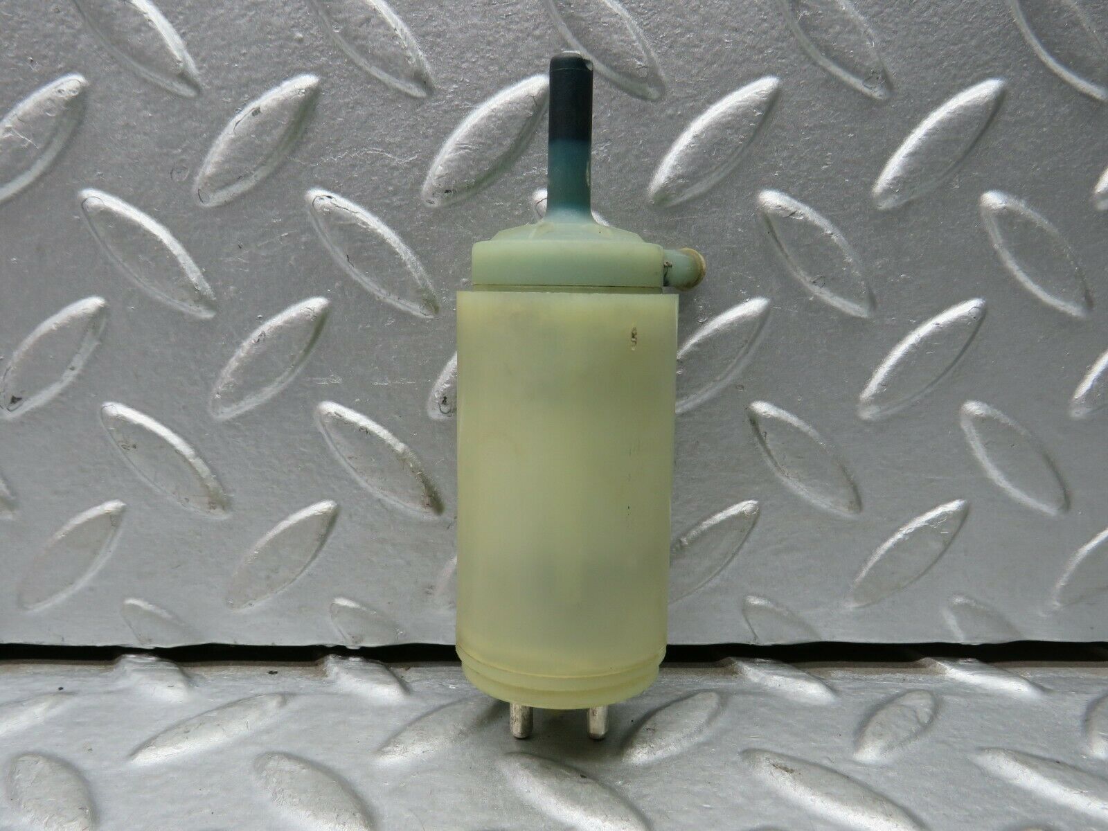 22141 Mercedes-Benz S123 280TE Wagon Windscreen Washer Pump