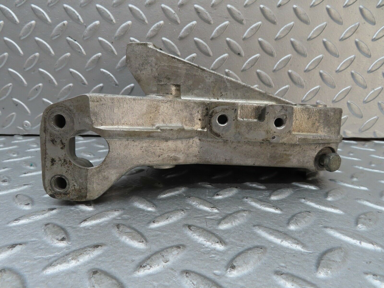 19220 Mercedes-Benz W123 300D Power Steering Pump Bracket 6154660441