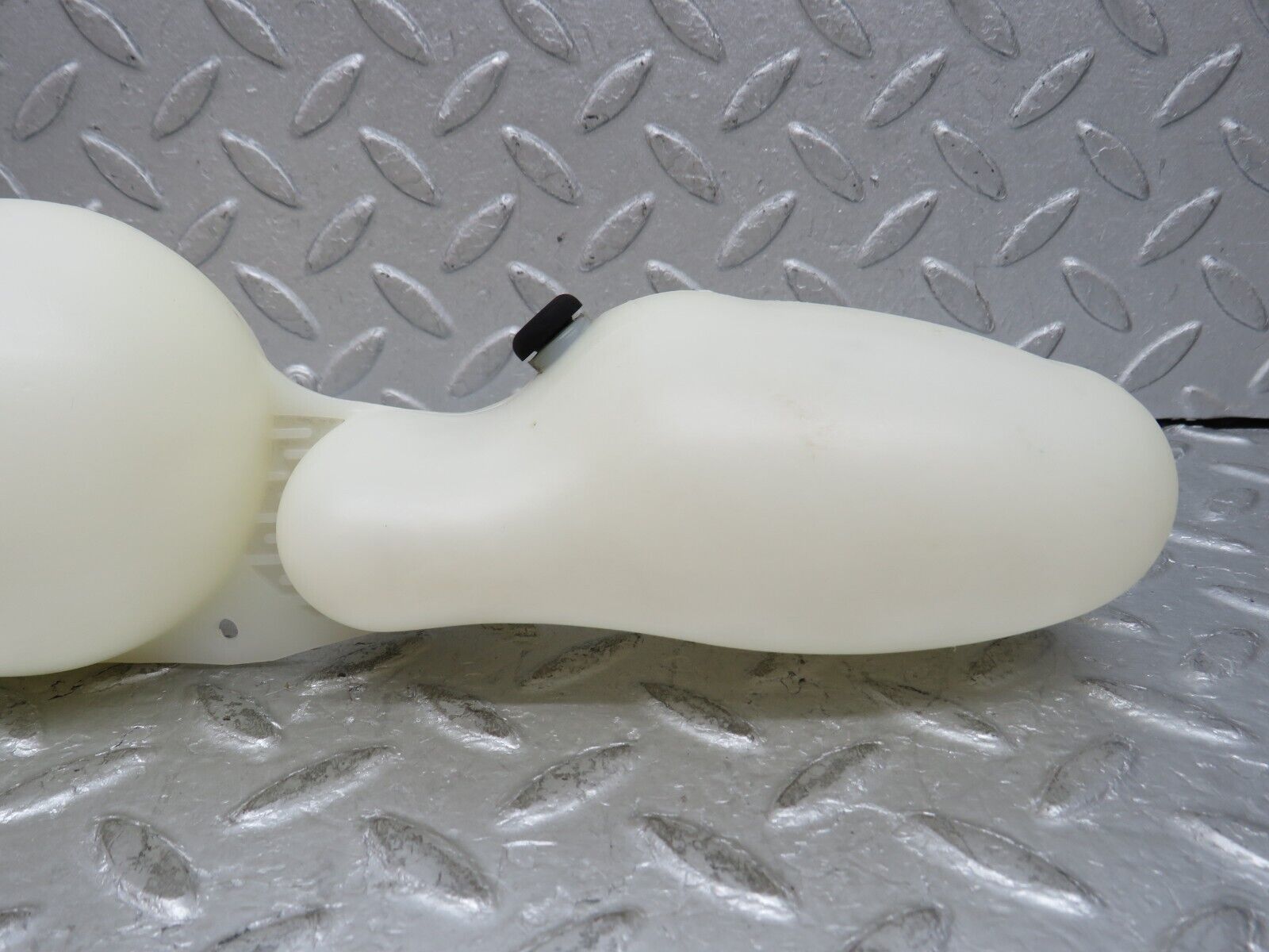 37861 Mercedes-Benz A124 320E Cabriolet Vacuum Reservoir Tank