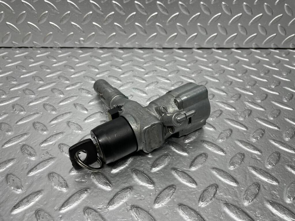30200 Mercedes-Benz S123 240D Wagon Steering Lock Ignition Switch With Key