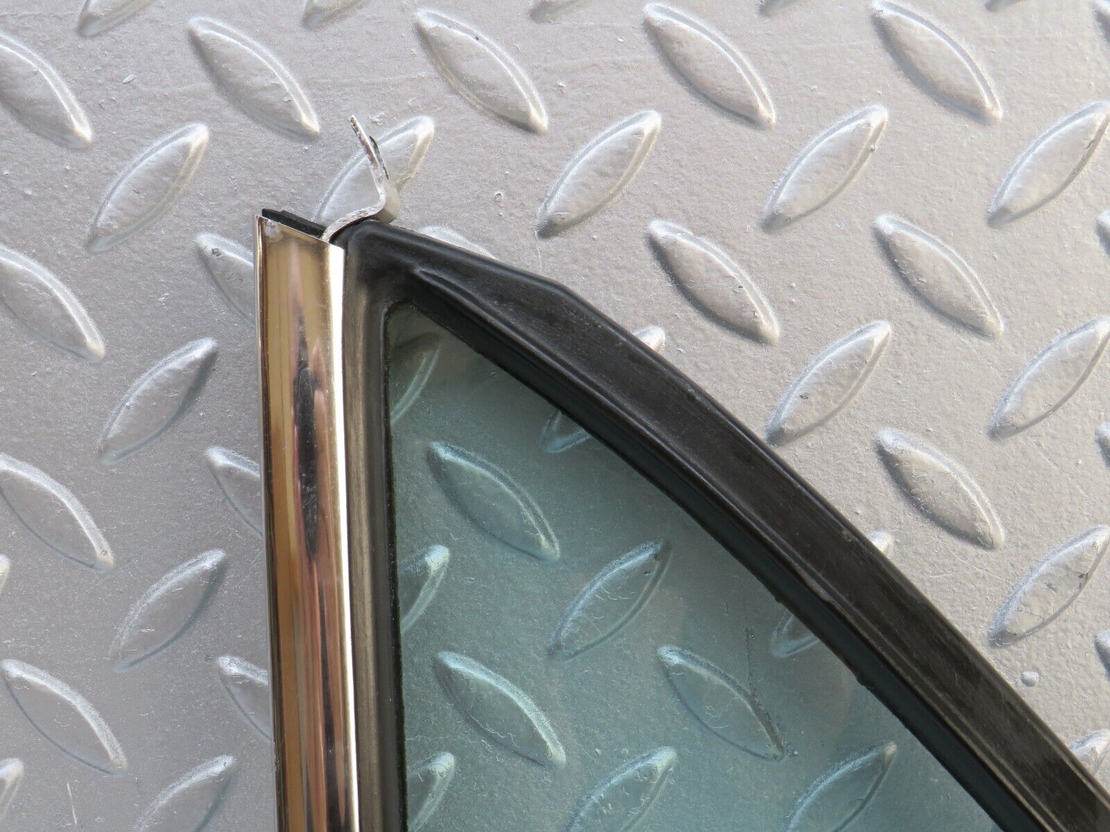 37516 Mercedes-Benz W109 300SEL Rear Right Quarter Window Glass