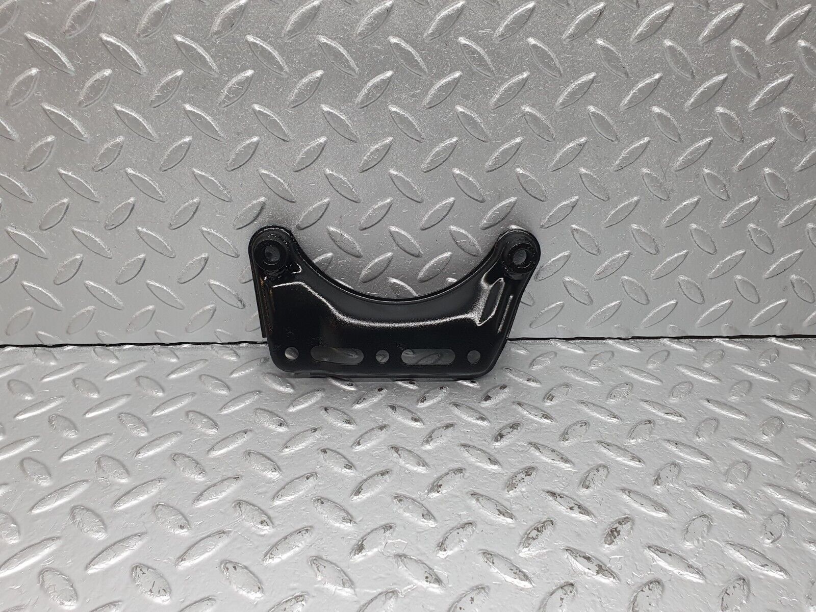 41151 Mercedes-Benz W126 300SE Air Conditioning Compressor Support Bracket