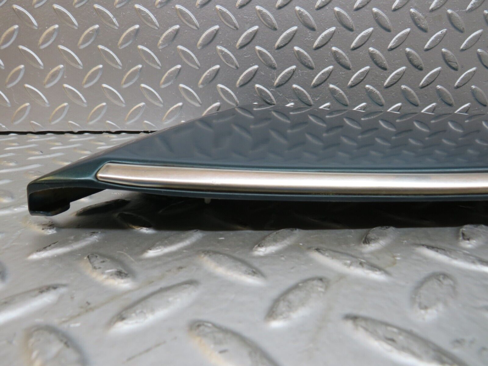 27657 Mercedes-Benz S124 300TE Front Right Fender Wing Moulding Trim 1246901440