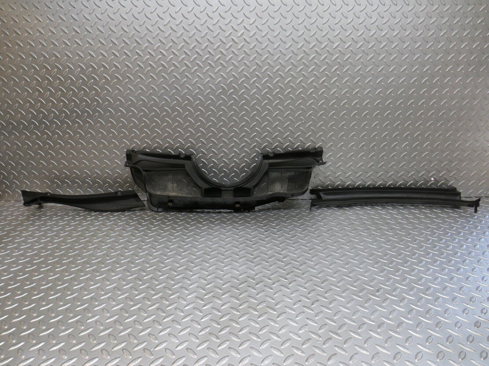 29613 Mercedes-Benz W124 230E Water Drain 1246202667 1246200978 1246200778
