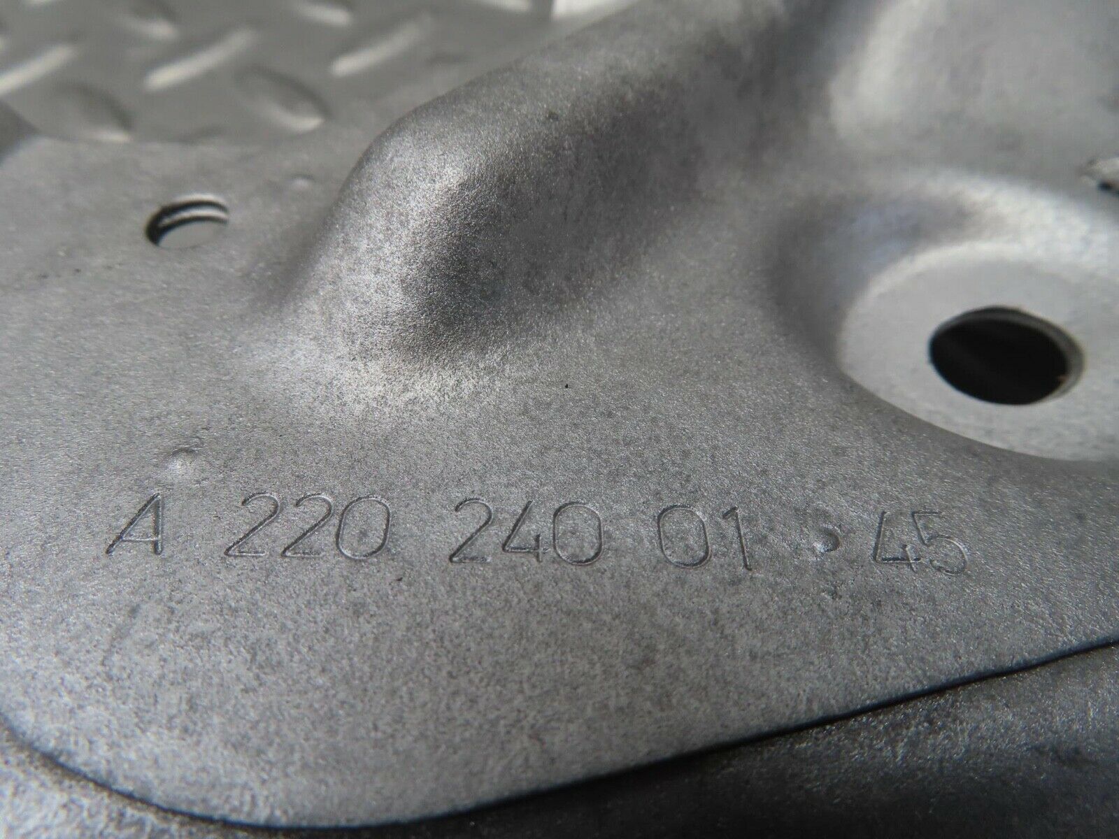 13421 Mercedes-Benz W220 S430 Engine Mount Heat Shield Left Right 2202400145
