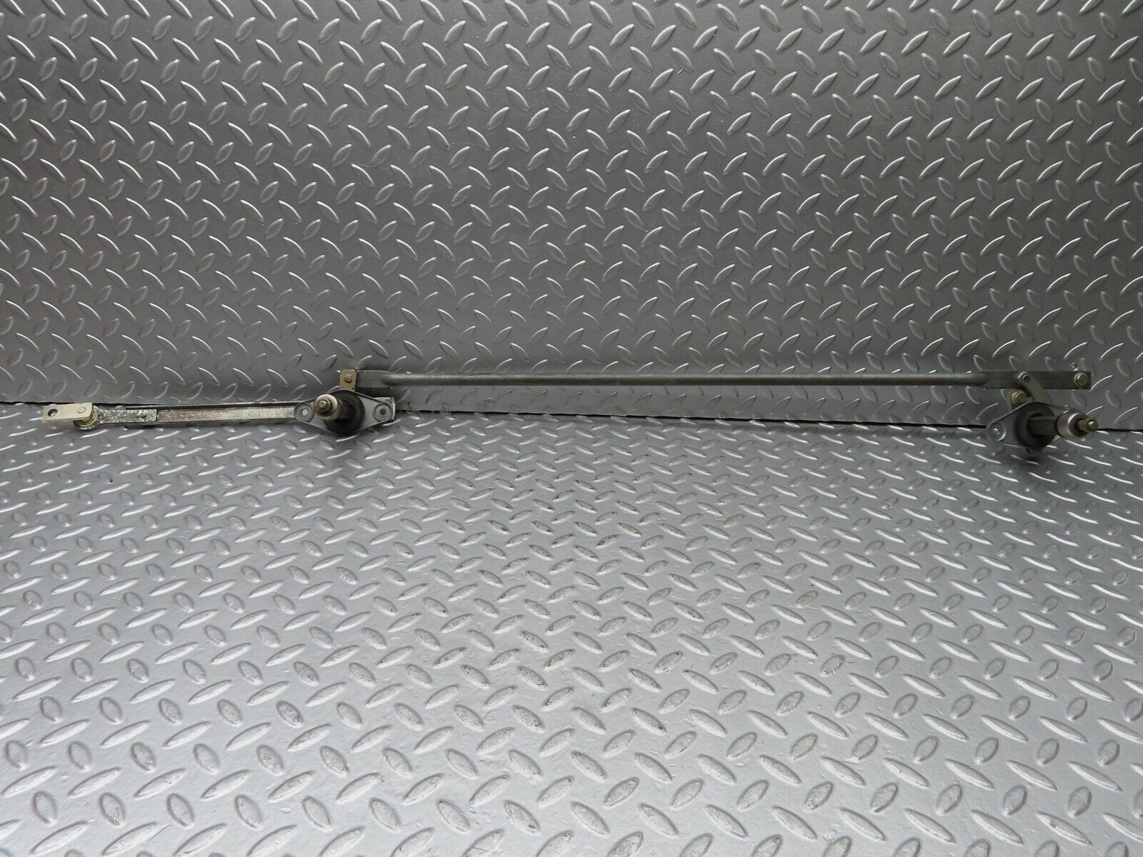20331 Mercedes-Benz W114 280CE Coupe Windscreen Wiper Linkage