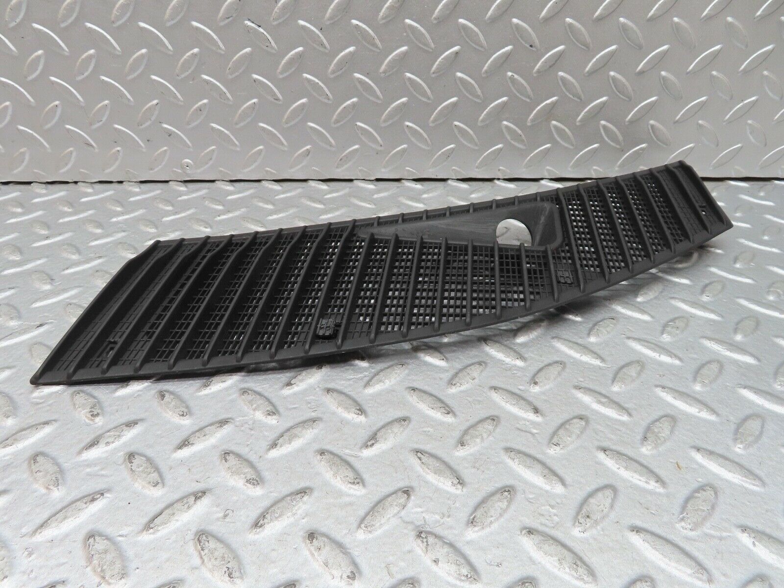 19049 Mercedes-Benz W123 300D Air Intake Grill Left LHD 1238360165