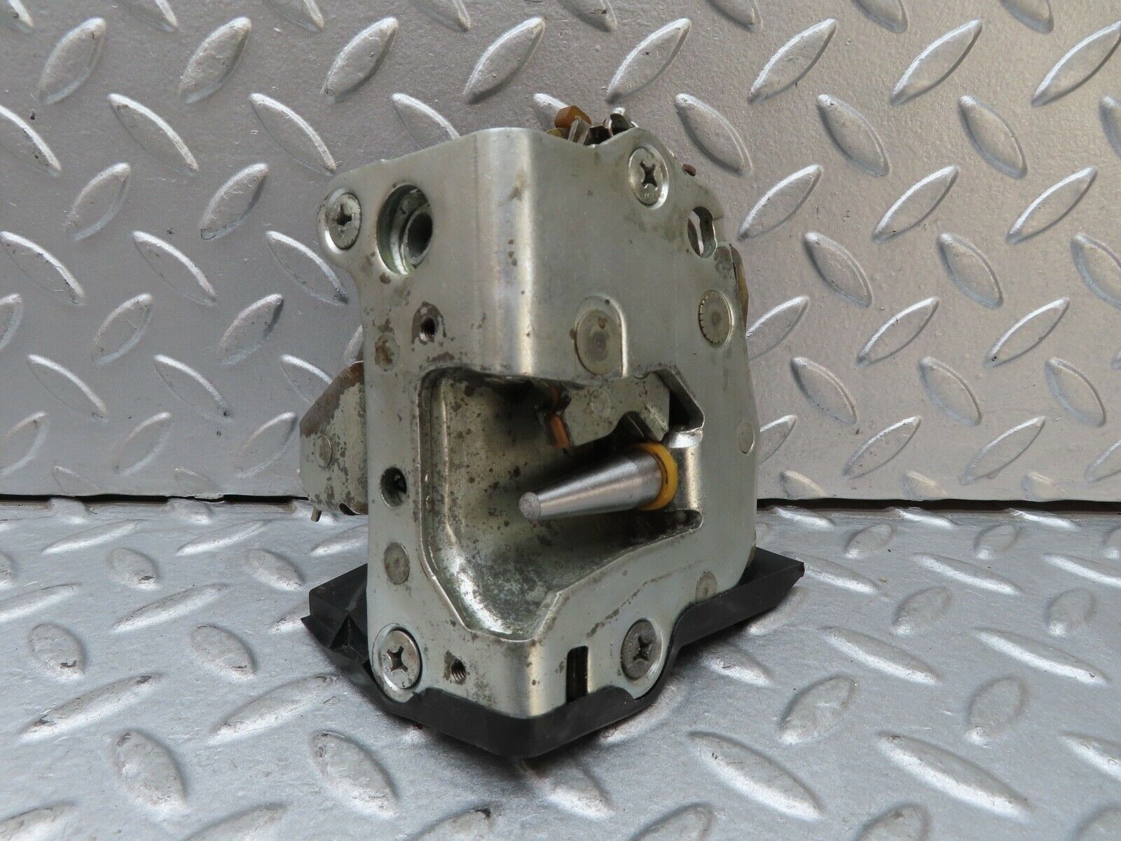 17655 Mercedes-Benz W116 450SEL Front Left Door Lock Mechanism
