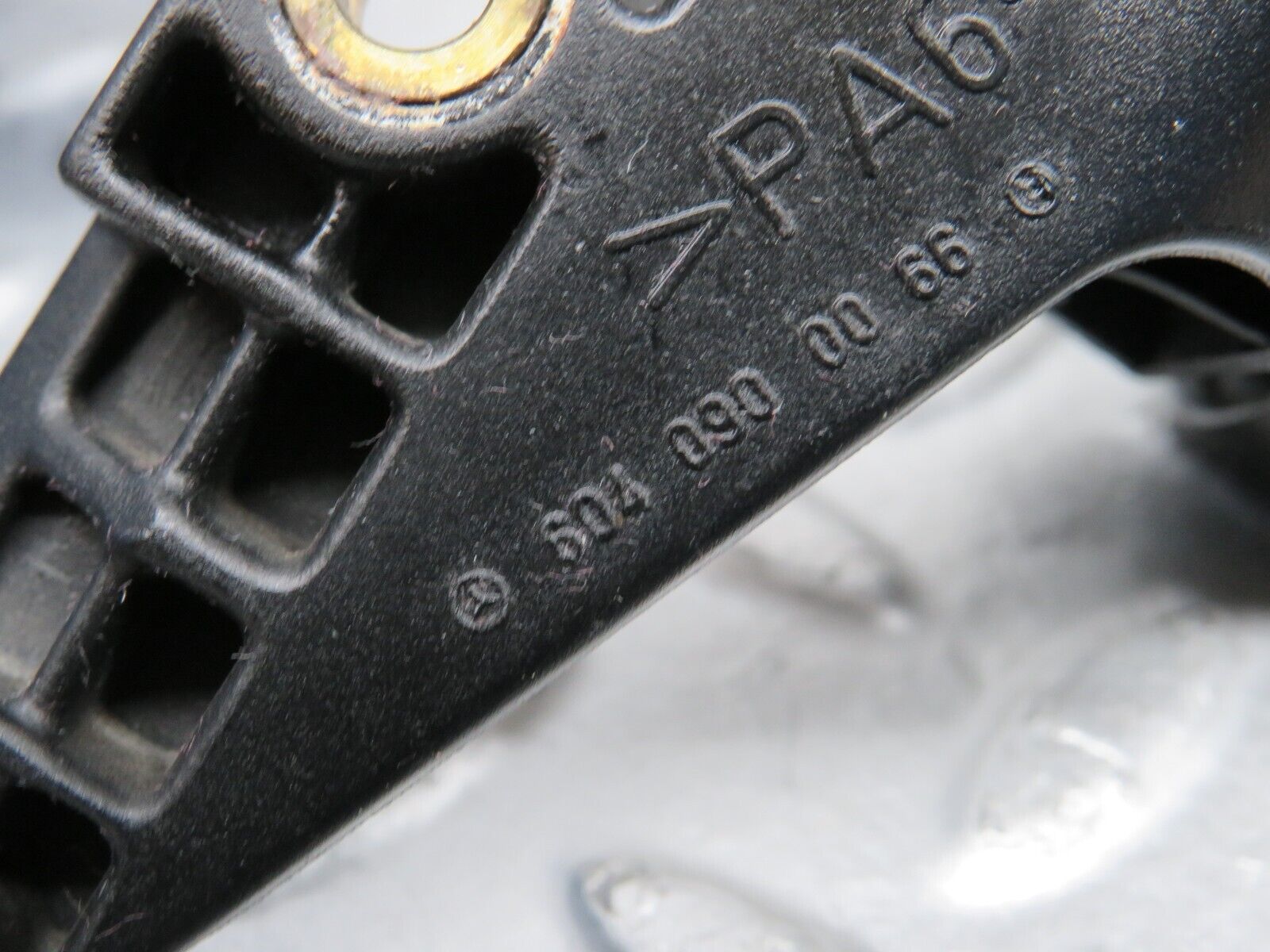 27606 Mercedes-Benz S124 300TE Wagon Throttle Body Vacuum Valve 6040900066