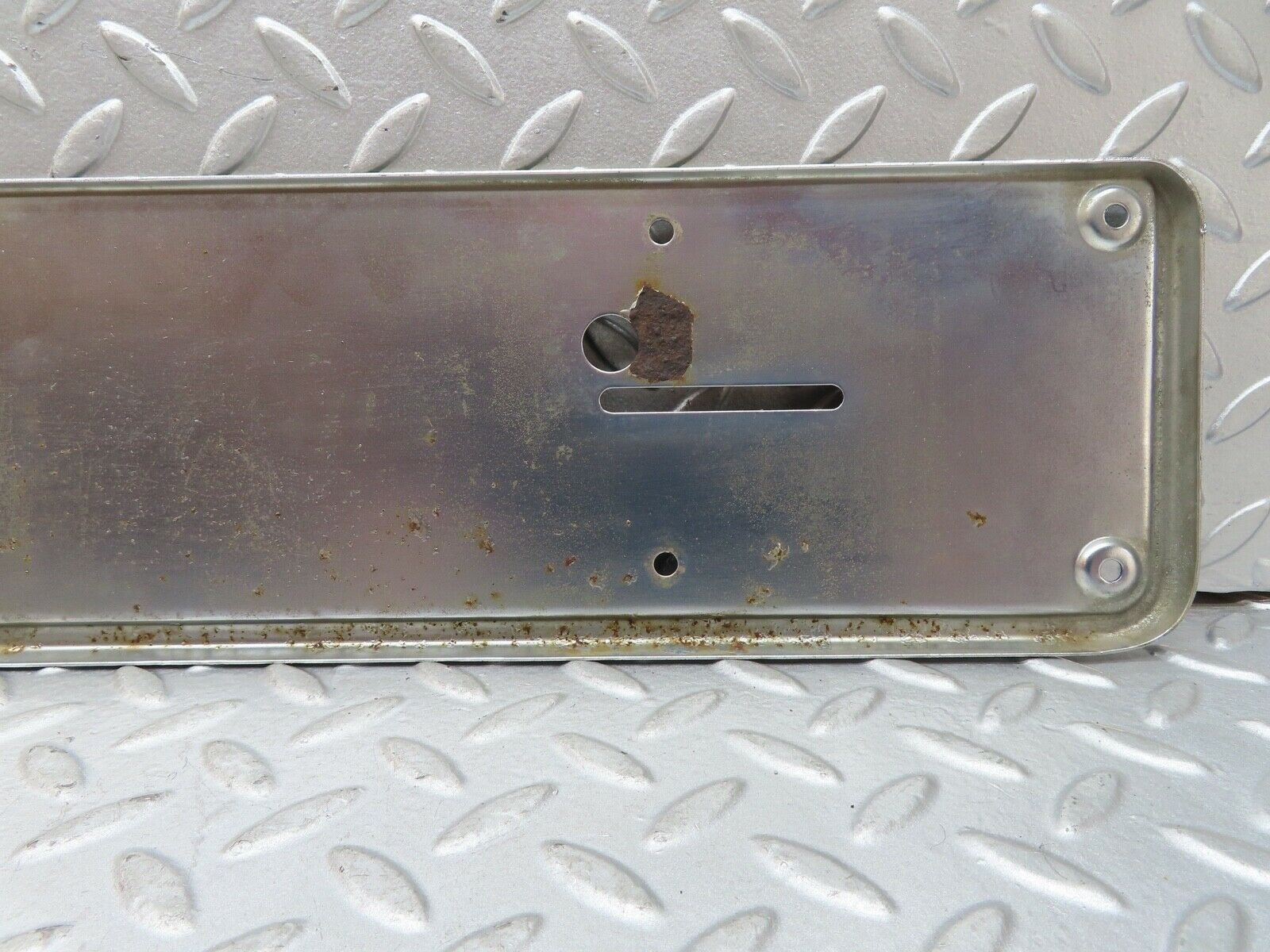 17674 Mercedes-Benz W116 450SEL  Rear number Plate Holder