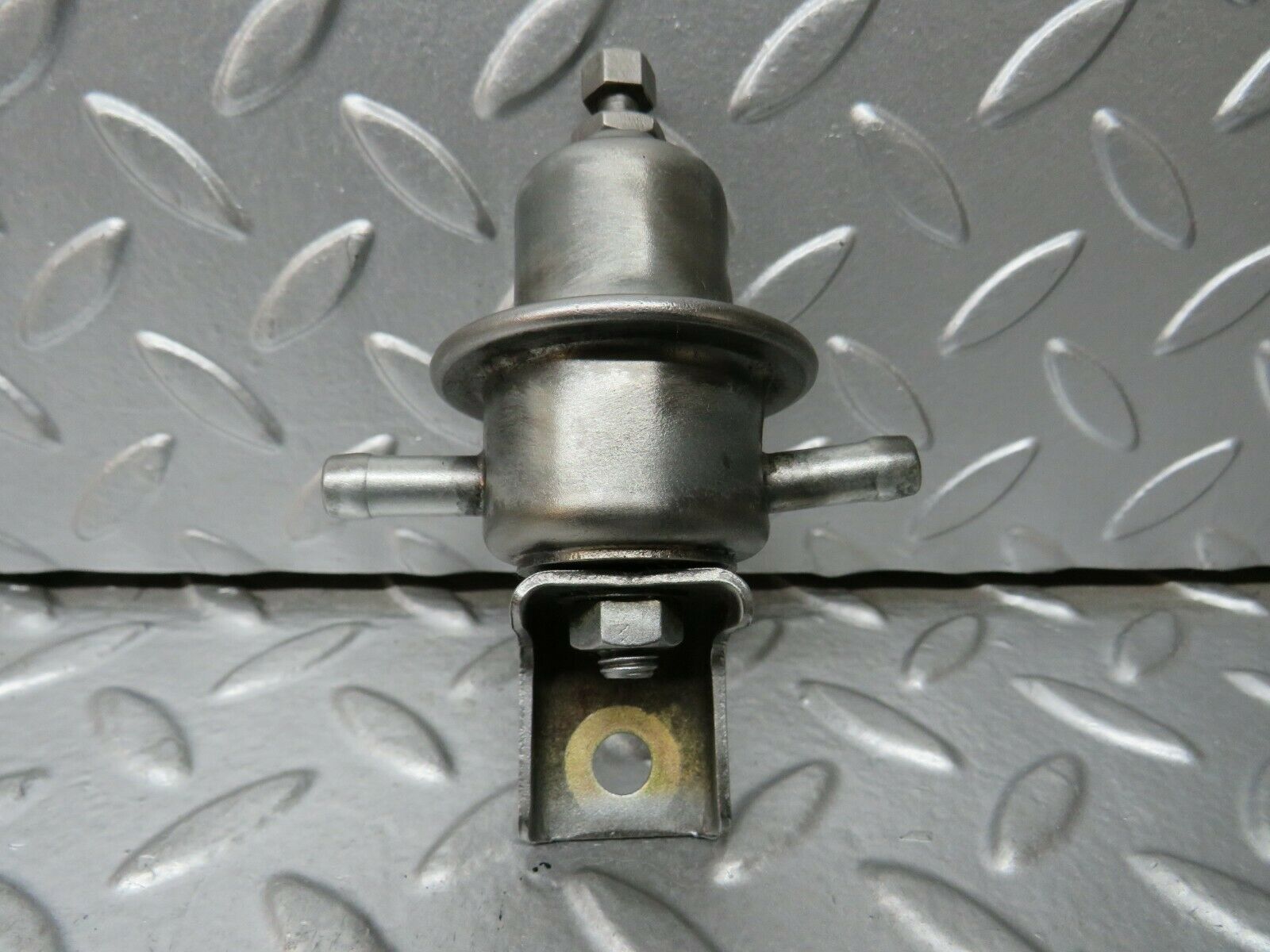 23524 Mercedes-Benz W114 280E Fuel Pressure Regulator Bosch 0280161001