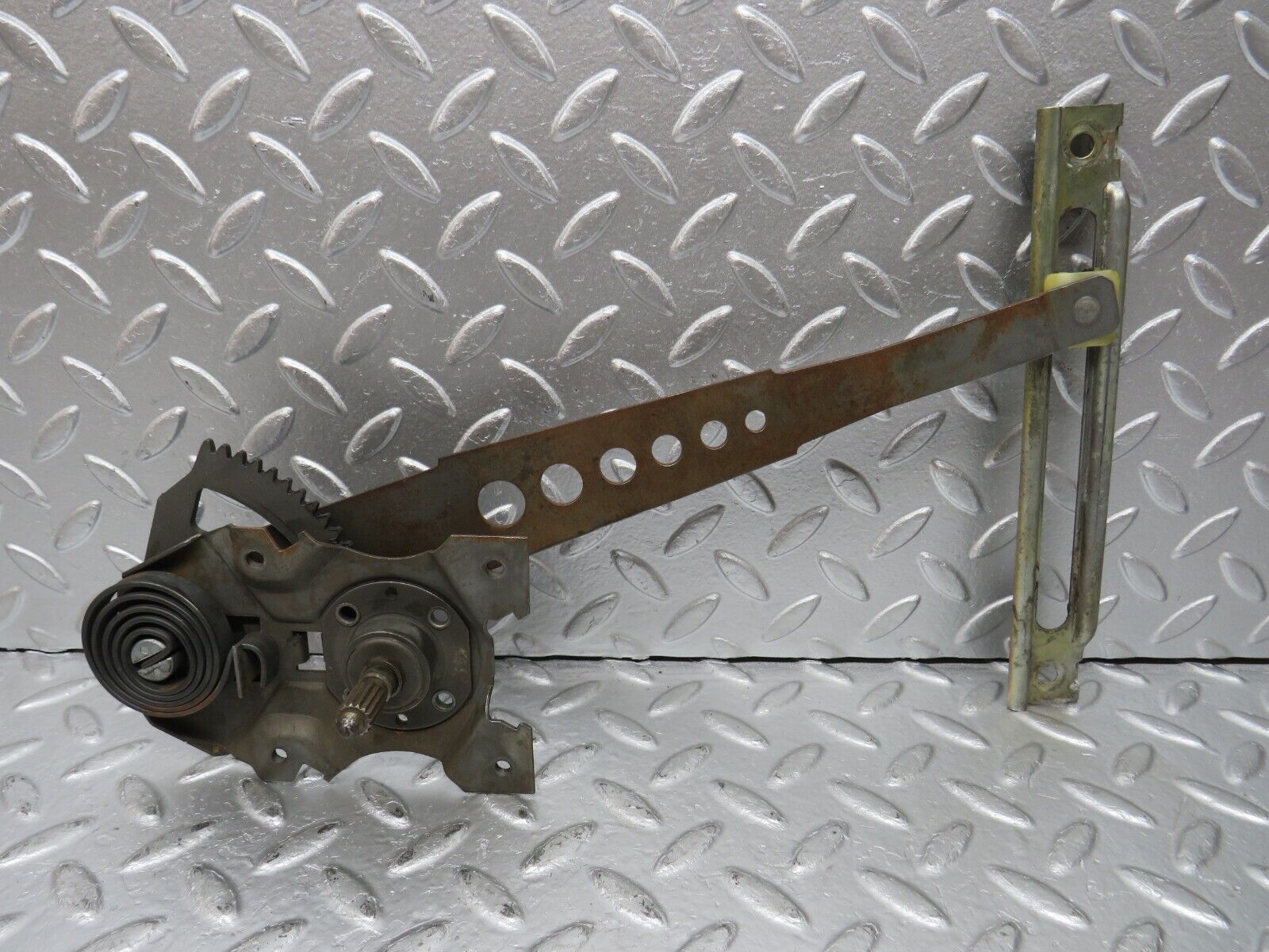 31153 Mercedes-Benz W123 200D Rear Right Manual Window Regulator 1237300246