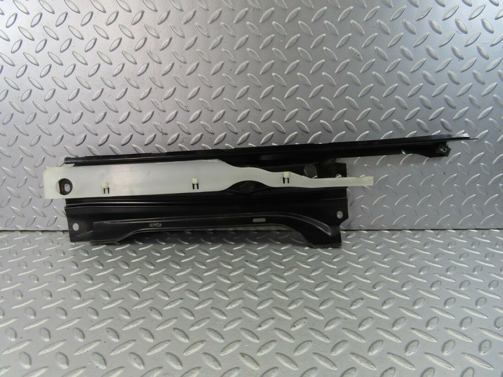 9313 Mercedes-Benz C124 300CE Coupe Rear Window Channel Support Right