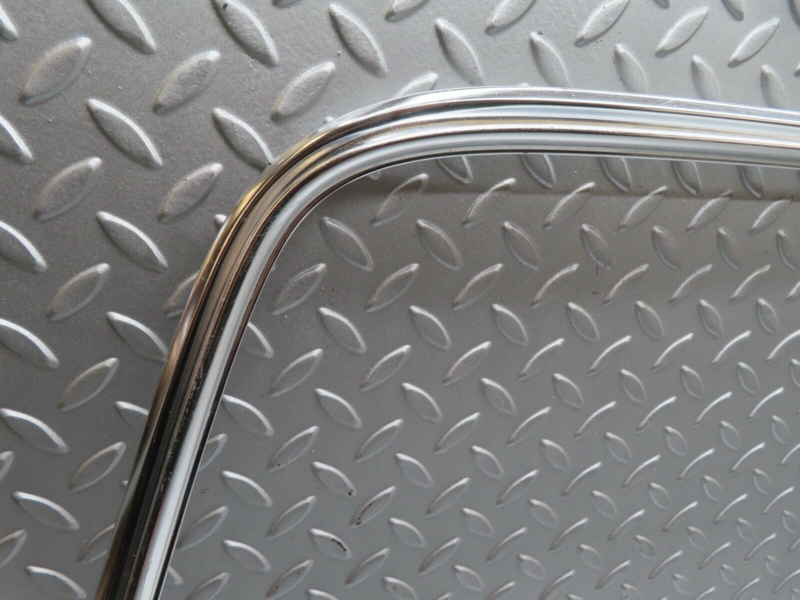 18145 Mercedes-Benz W123 200 Rear Windscreen Chrome Frame