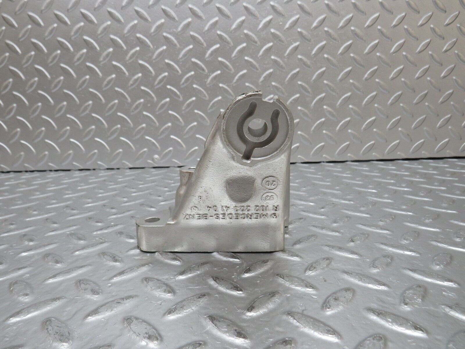 31769 Mercedes-Benz W201 190LE 1.8L Engine Mount Bracket Left Side 1022234104