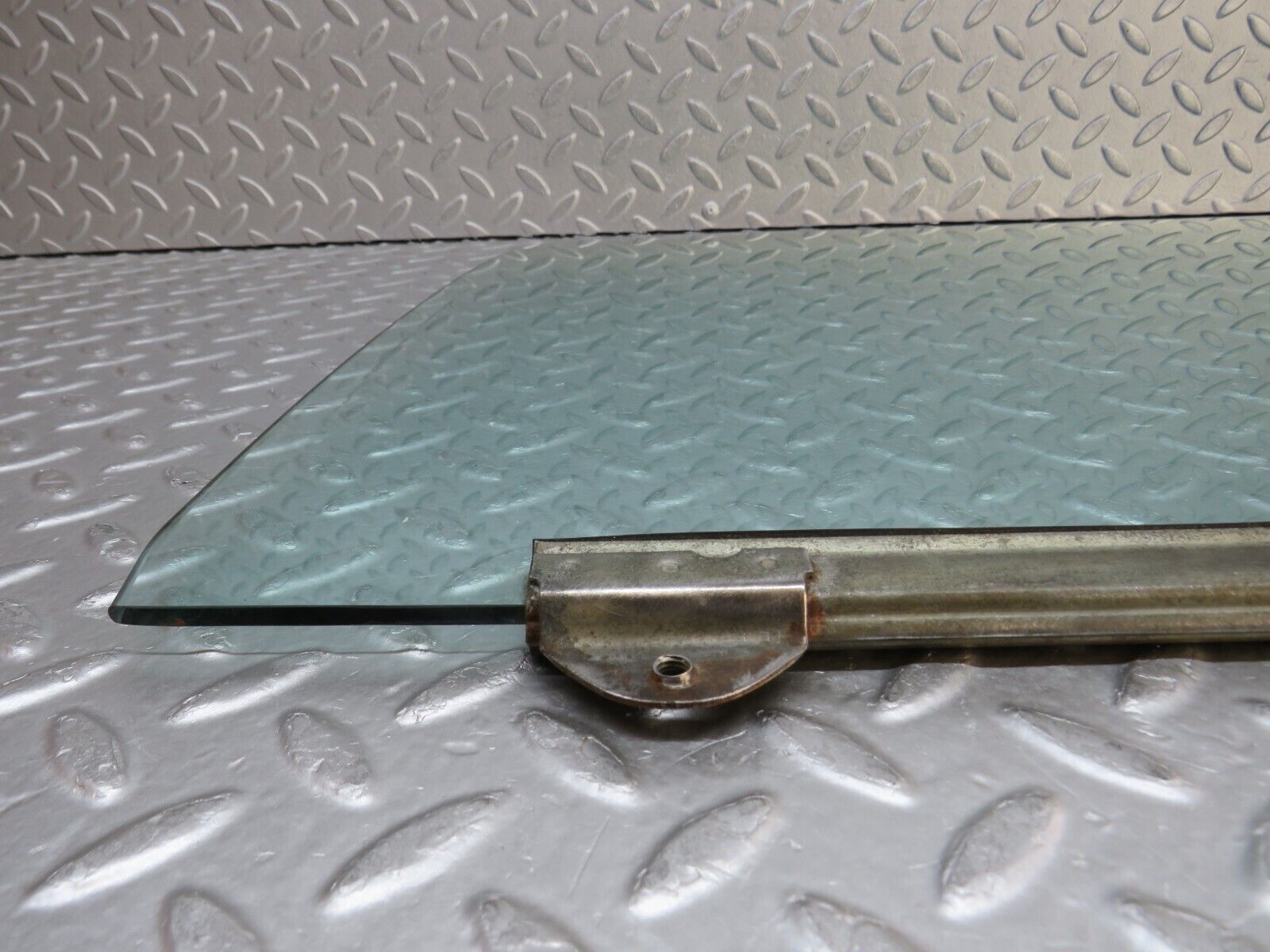 37514 Mercedes-Benz W109 300SEL Front Left Door Window Glass